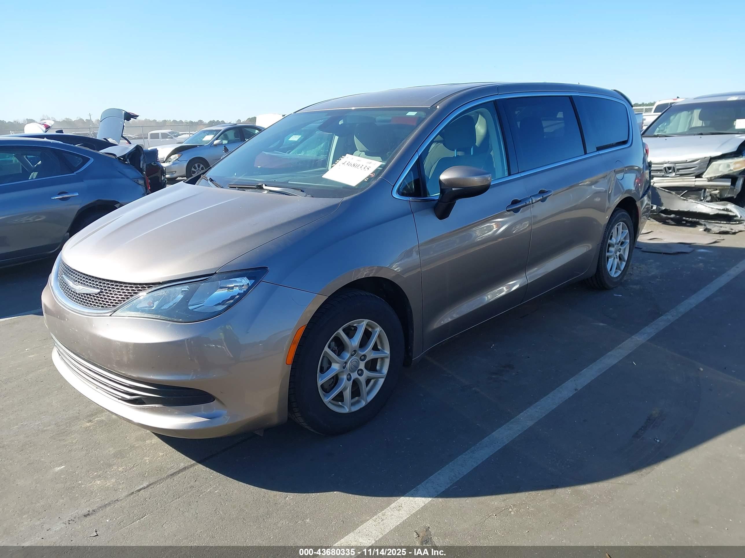 CHRYSLER PACIFICA image 2