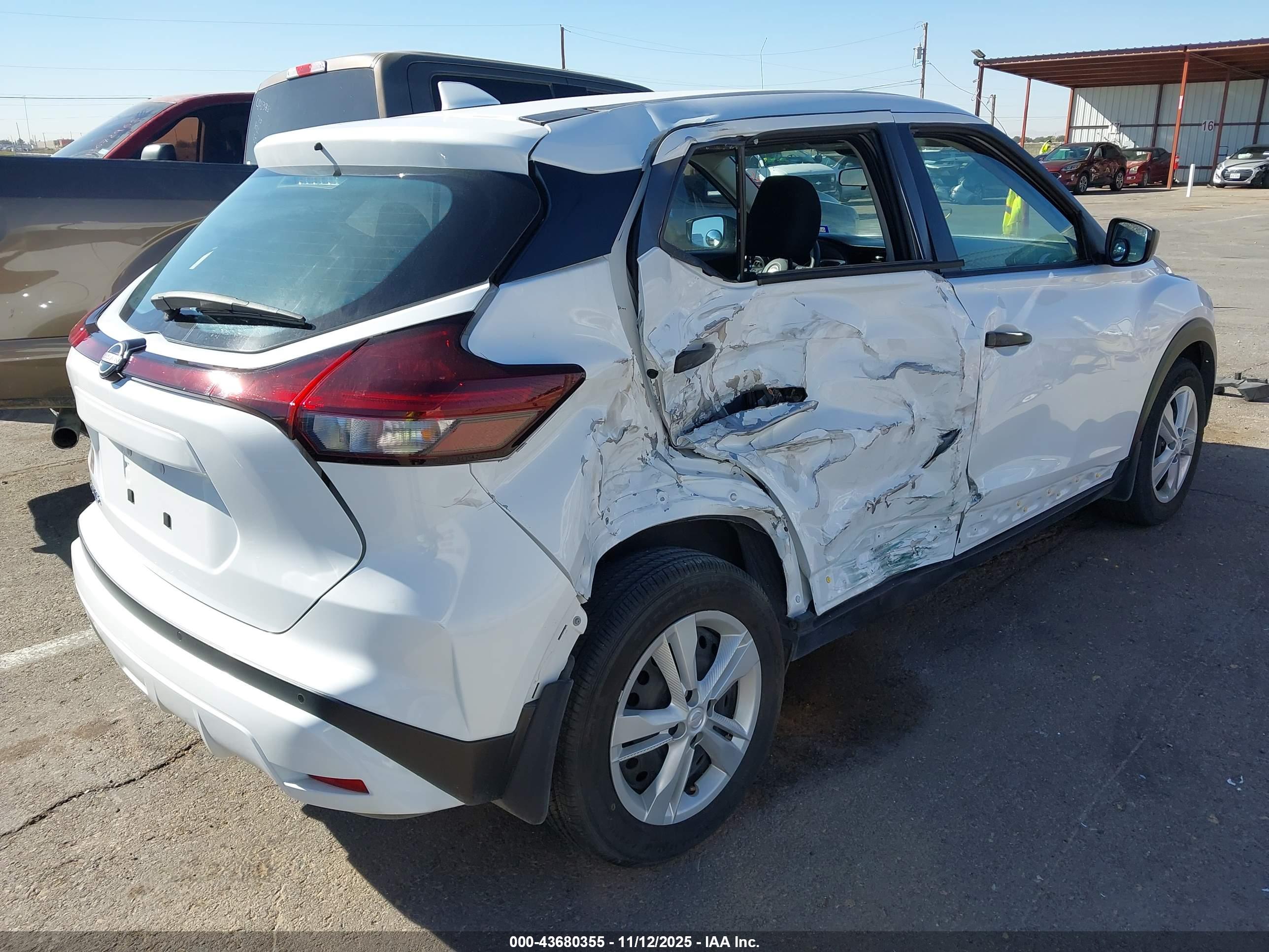 NISSAN KICKS image 4