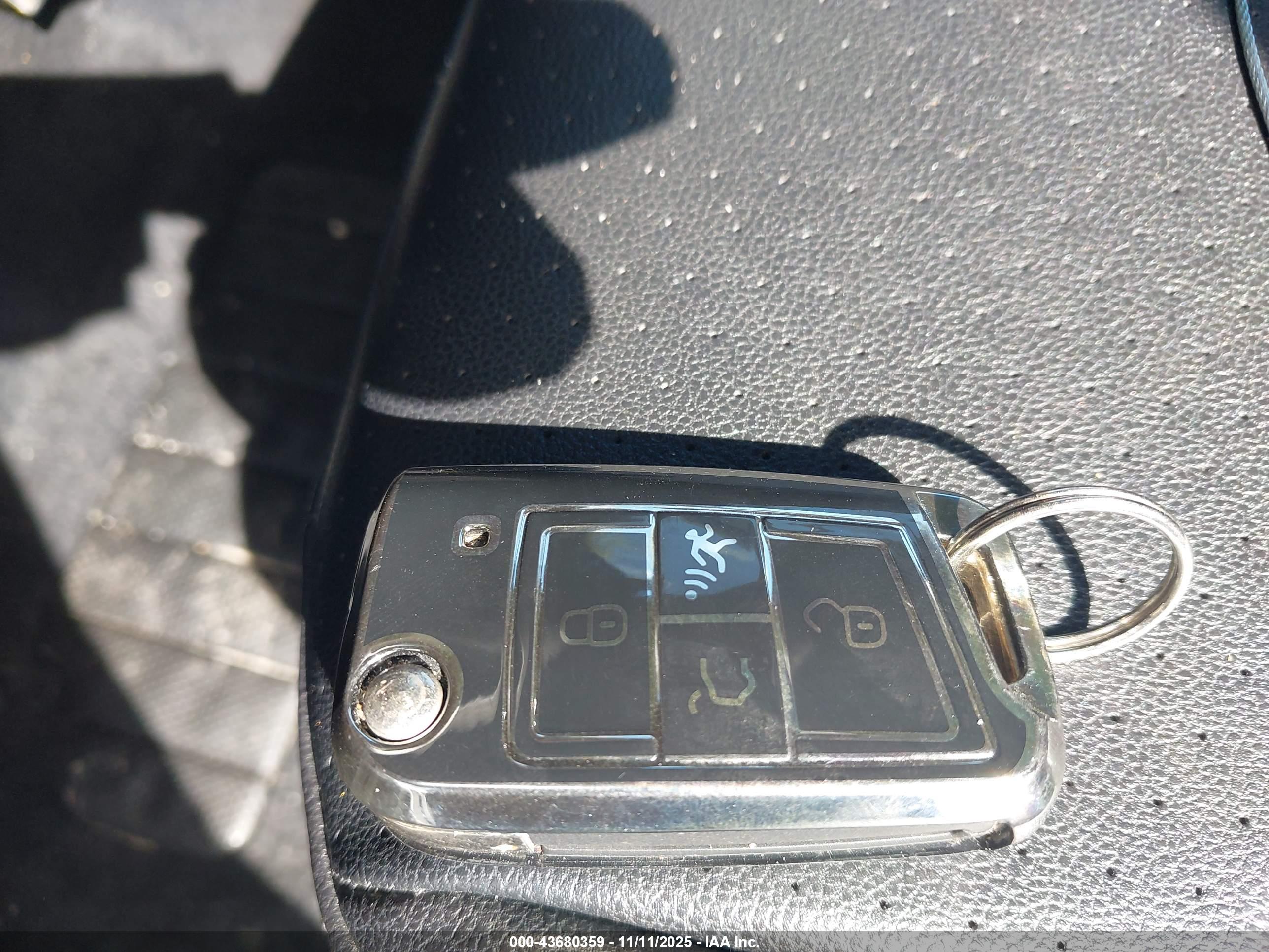 VOLKSWAGEN TIGUAN image 11