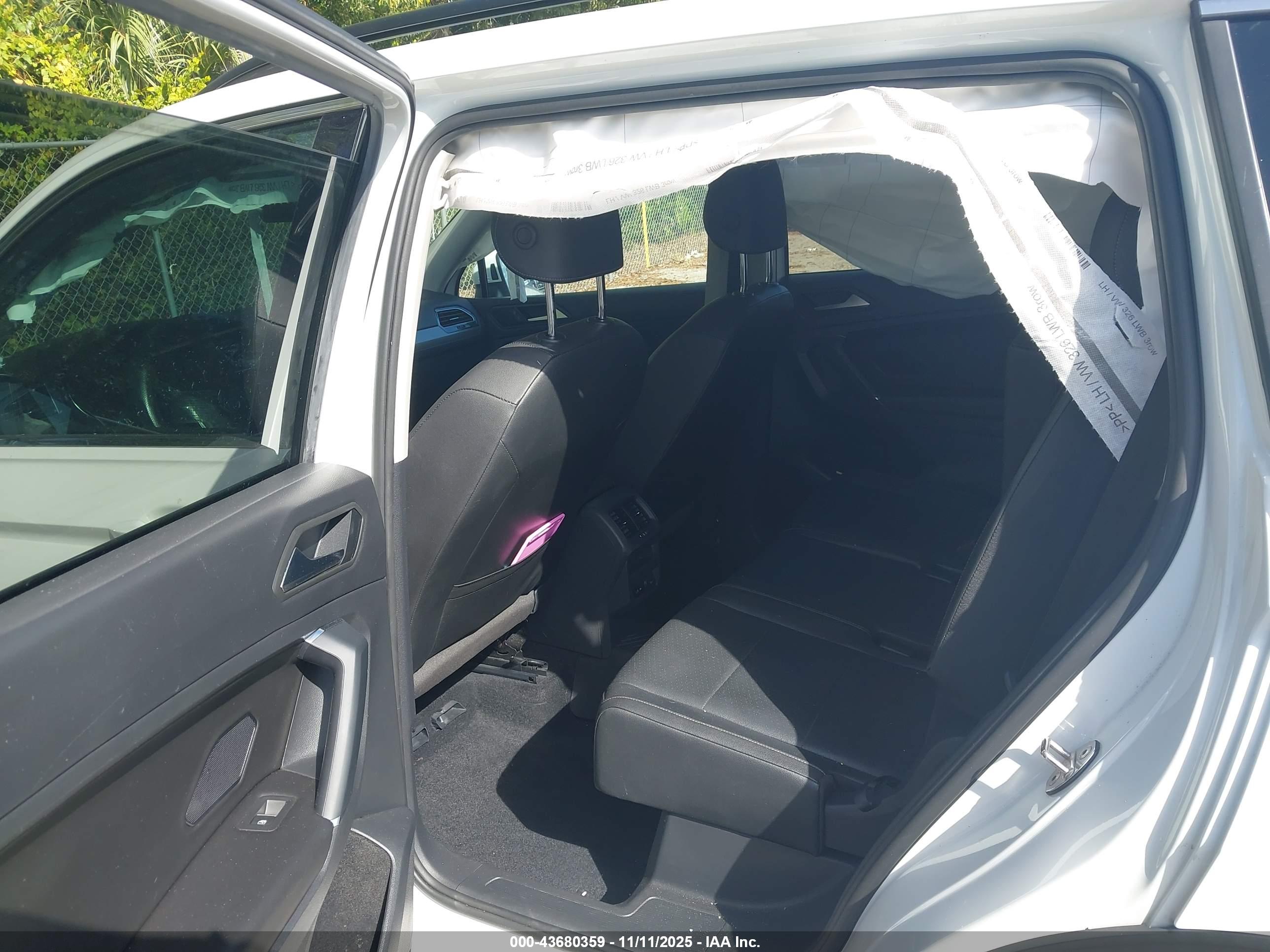VOLKSWAGEN TIGUAN image 8