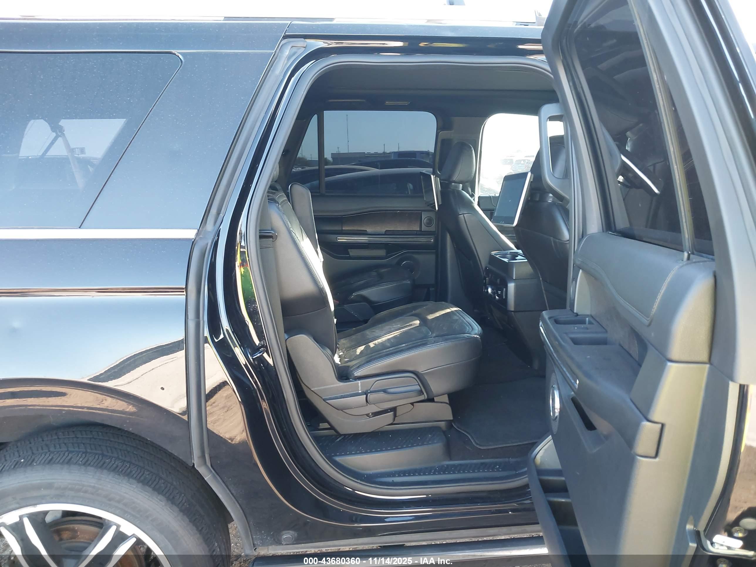 FORD EXPEDITION image 8