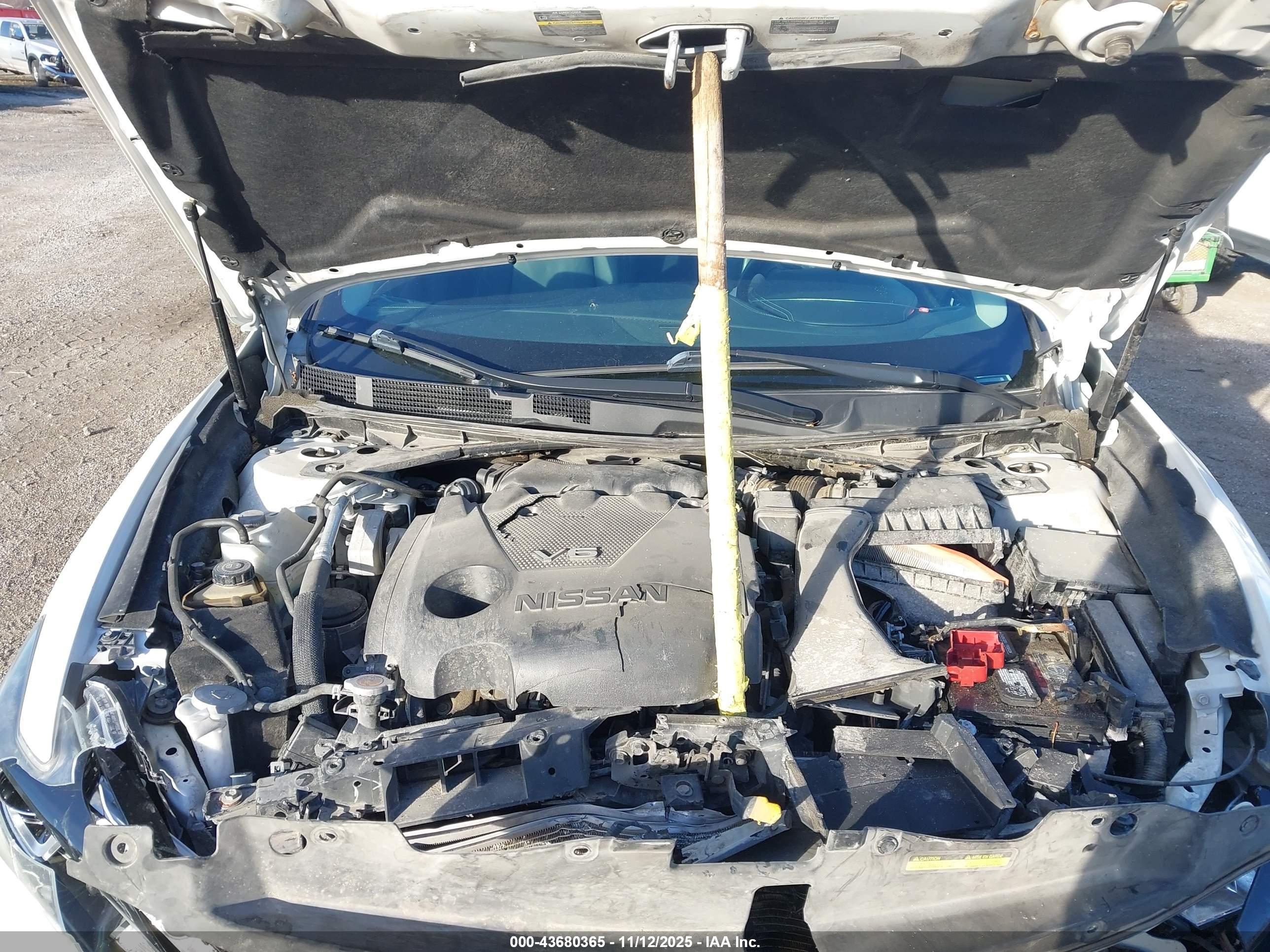 NISSAN MAXIMA image 10