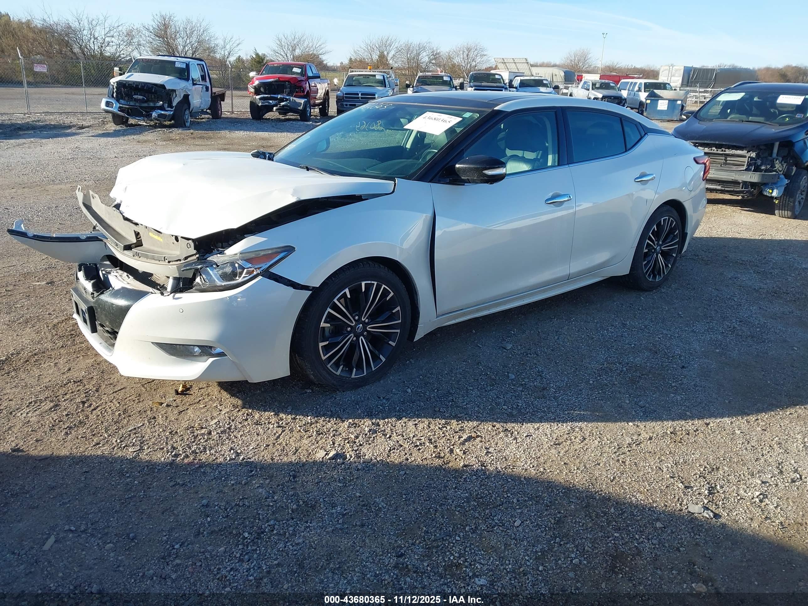 NISSAN MAXIMA image 2