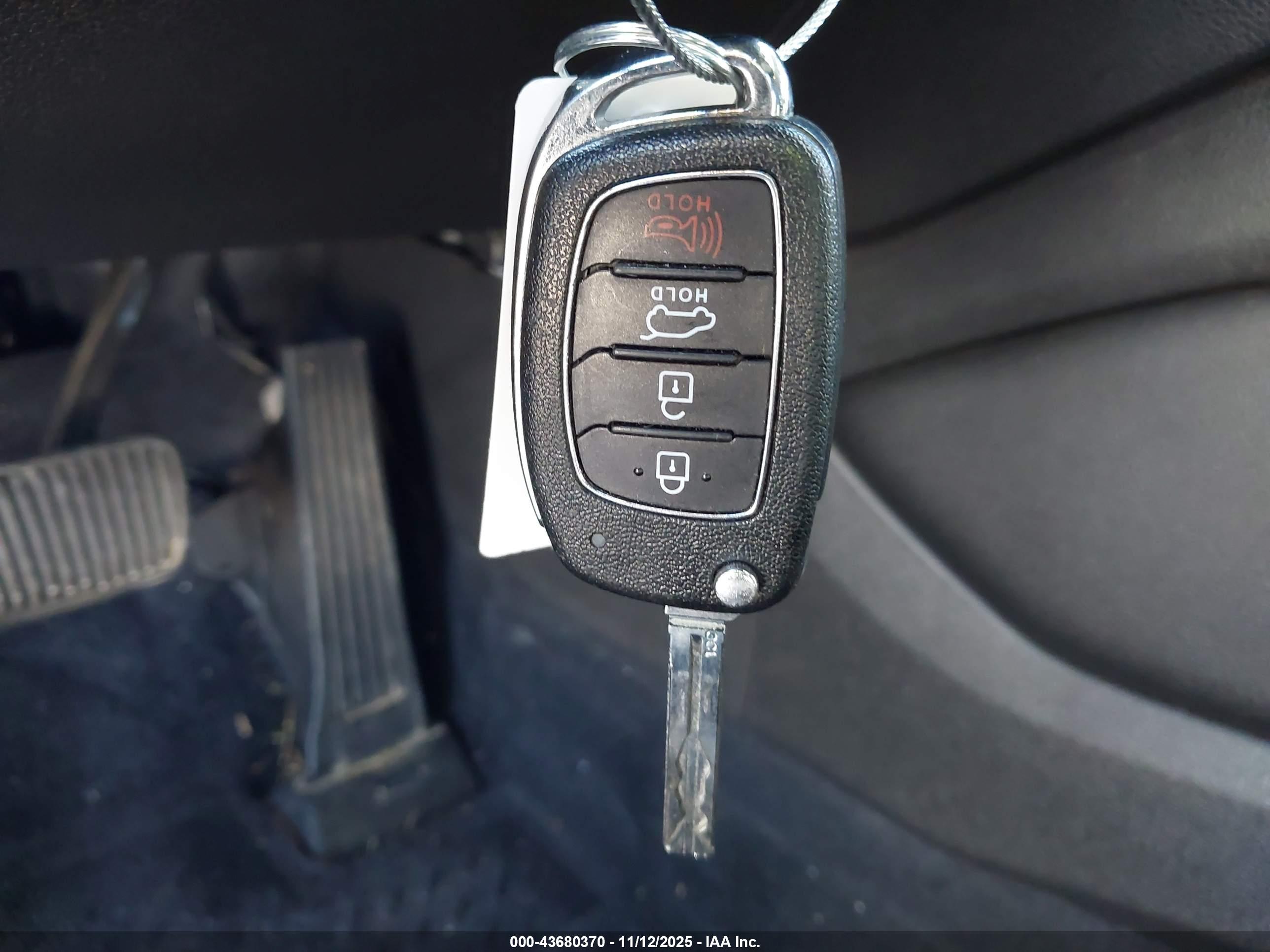 HYUNDAI TUCSON image 11