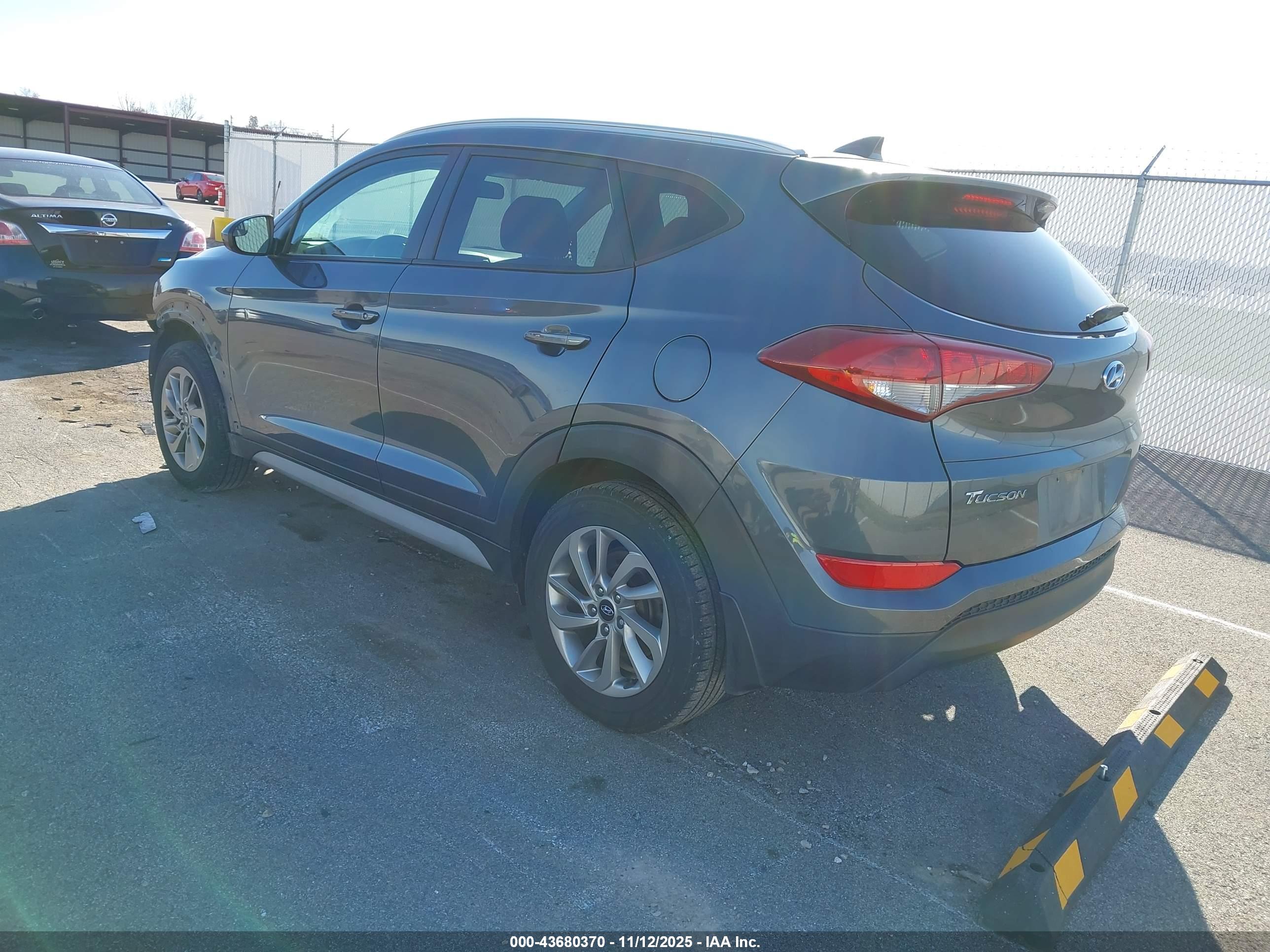 HYUNDAI TUCSON image 3