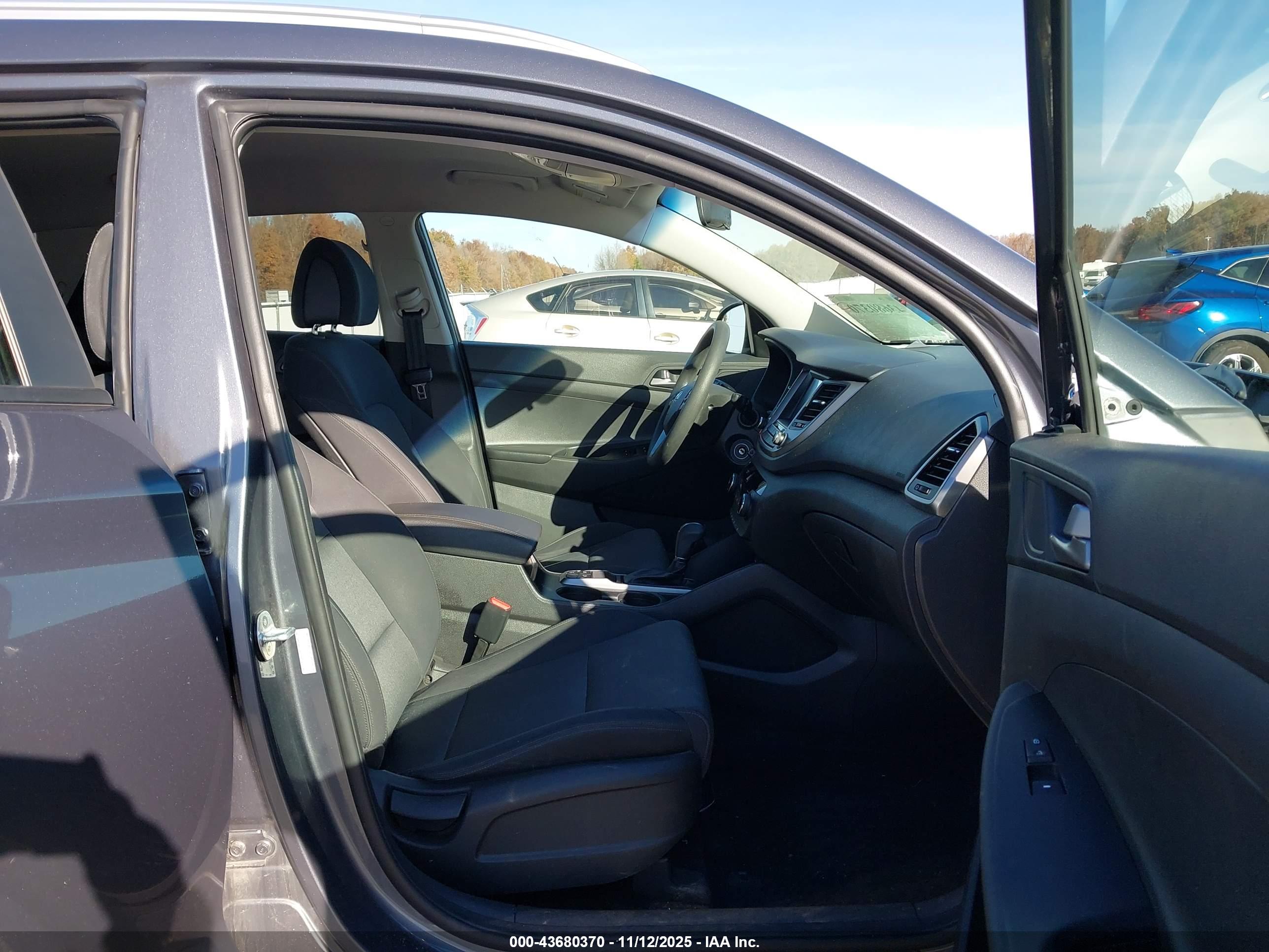 HYUNDAI TUCSON image 5