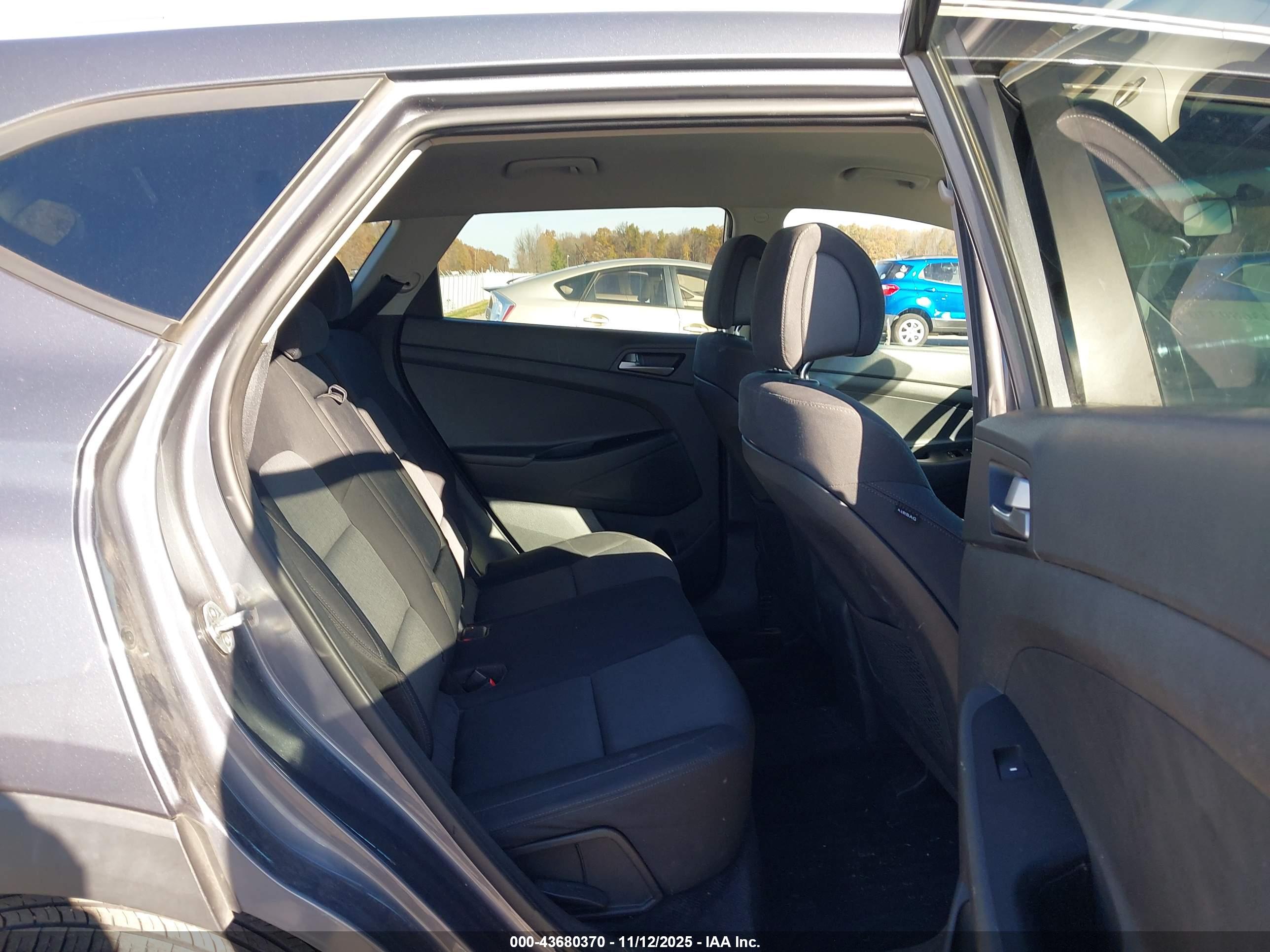 HYUNDAI TUCSON image 8