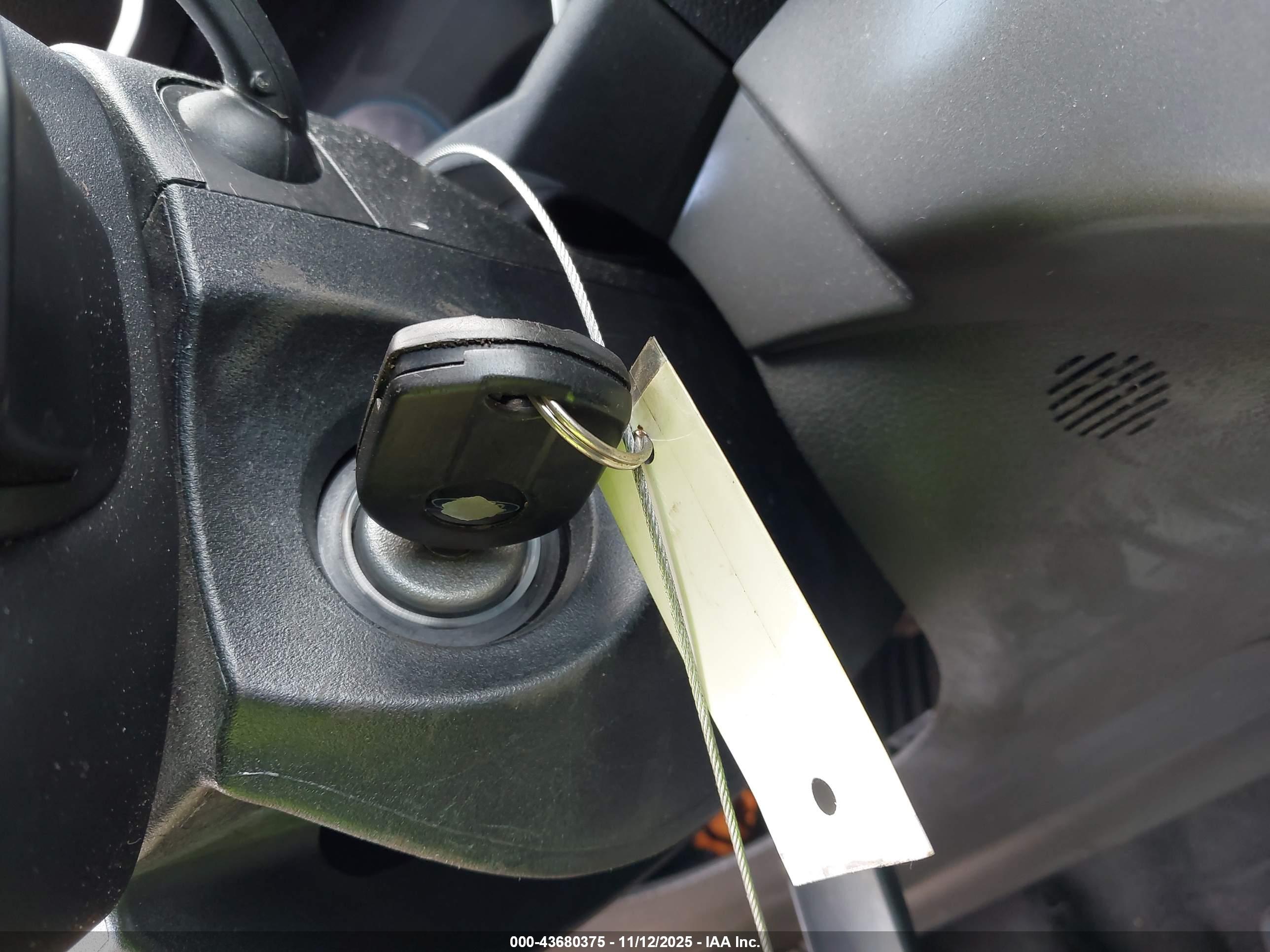 FORD C-MAX image 11