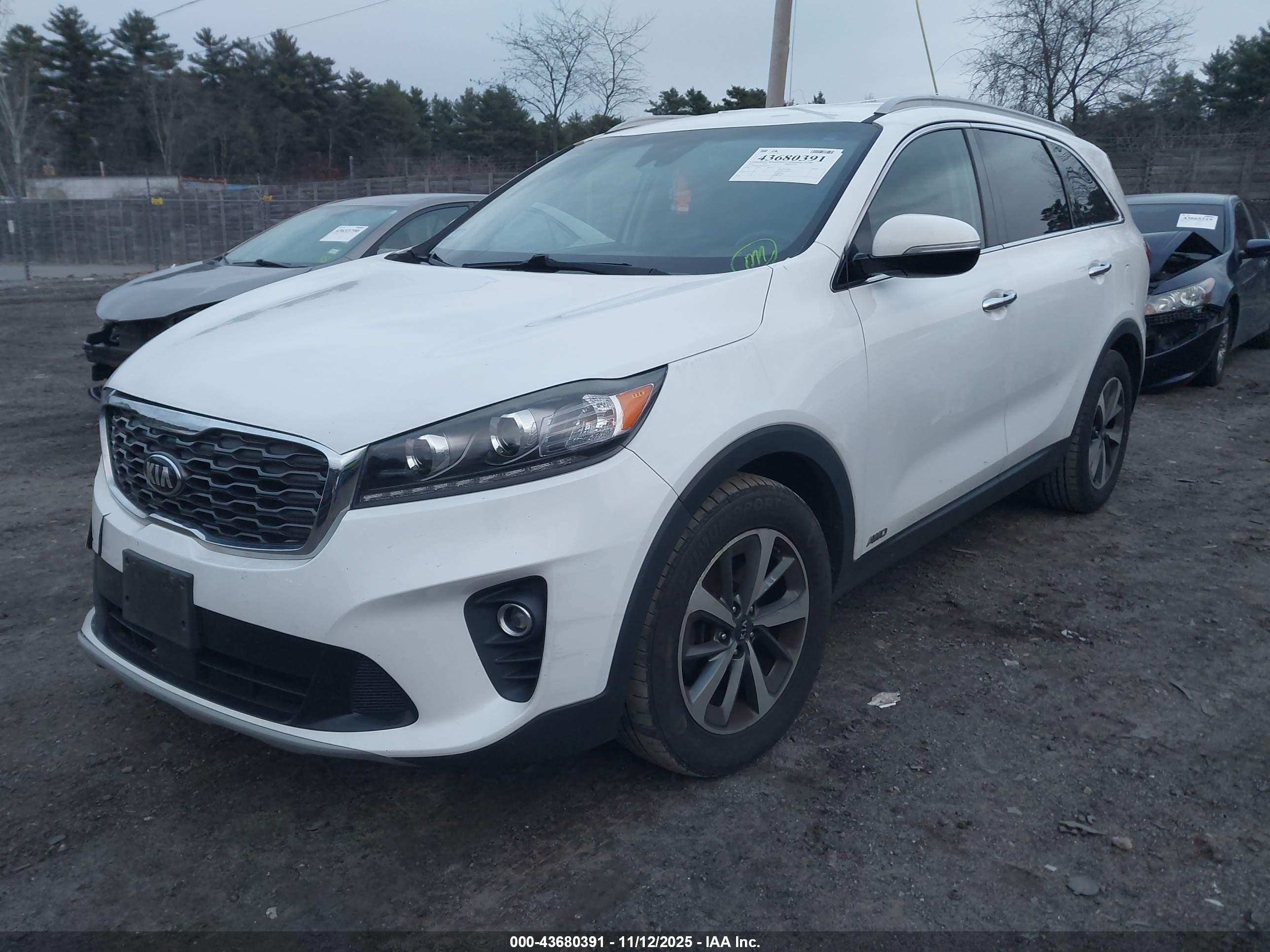 KIA SORENTO image 2
