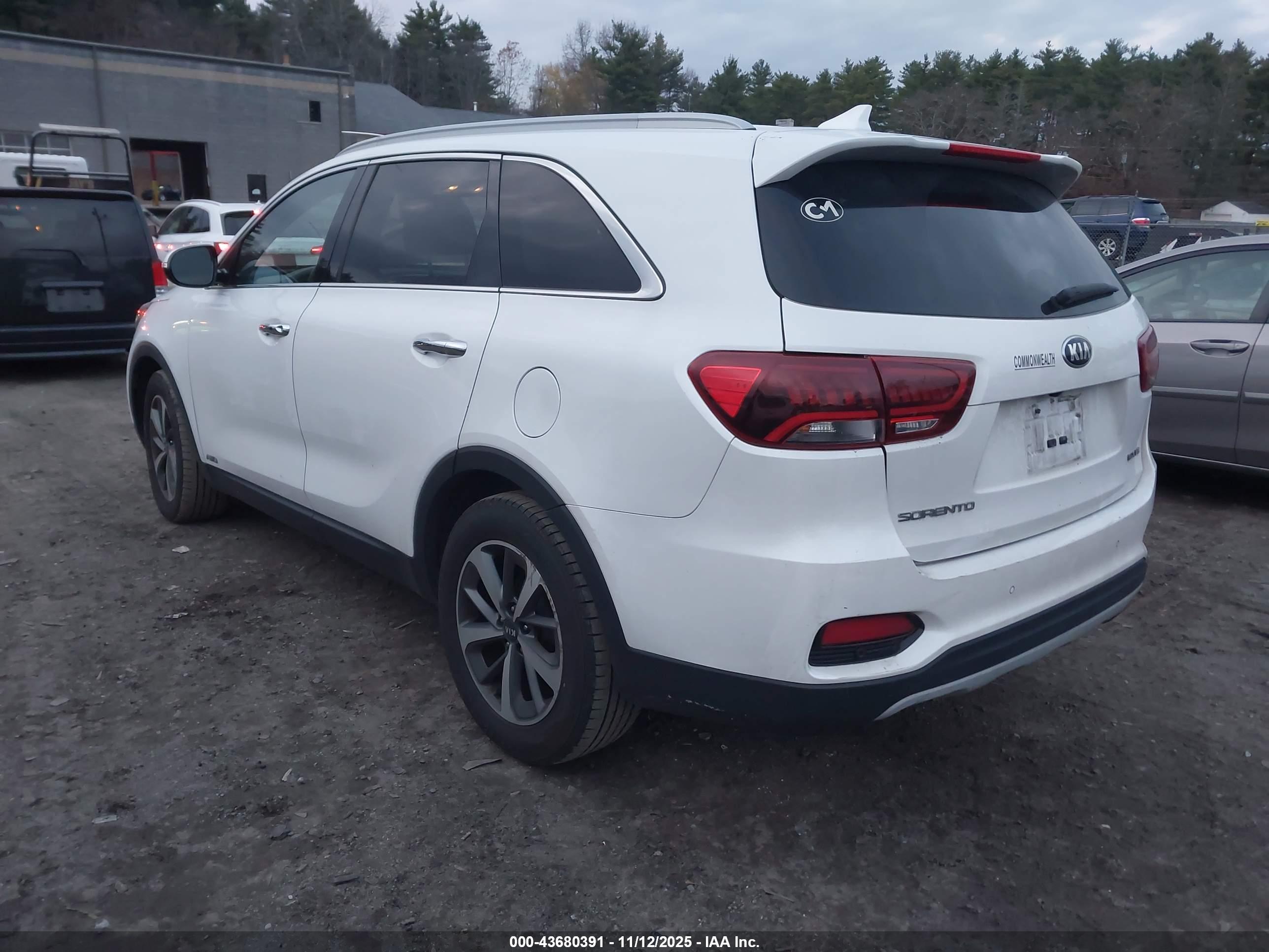 KIA SORENTO image 3