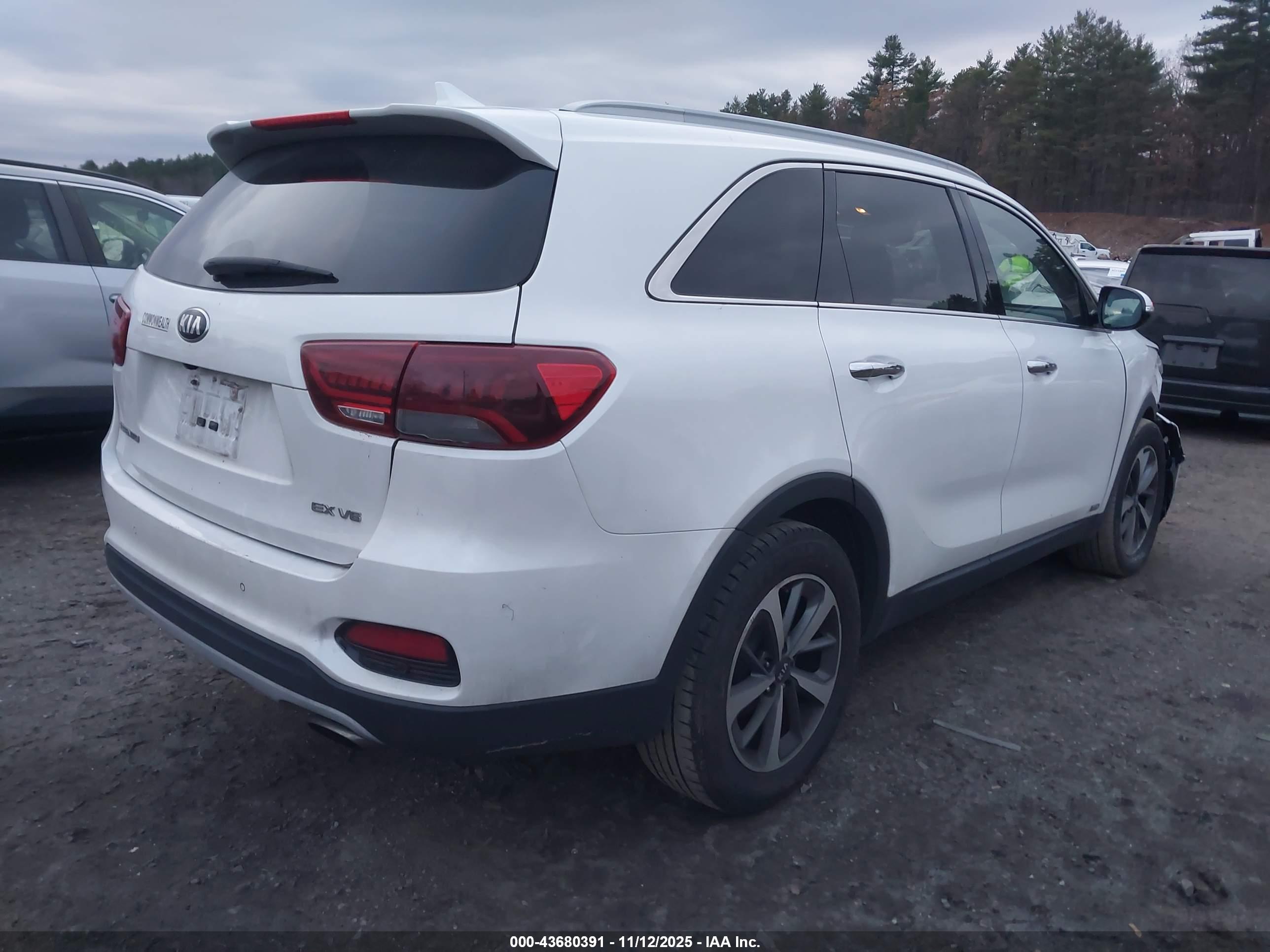 KIA SORENTO image 4