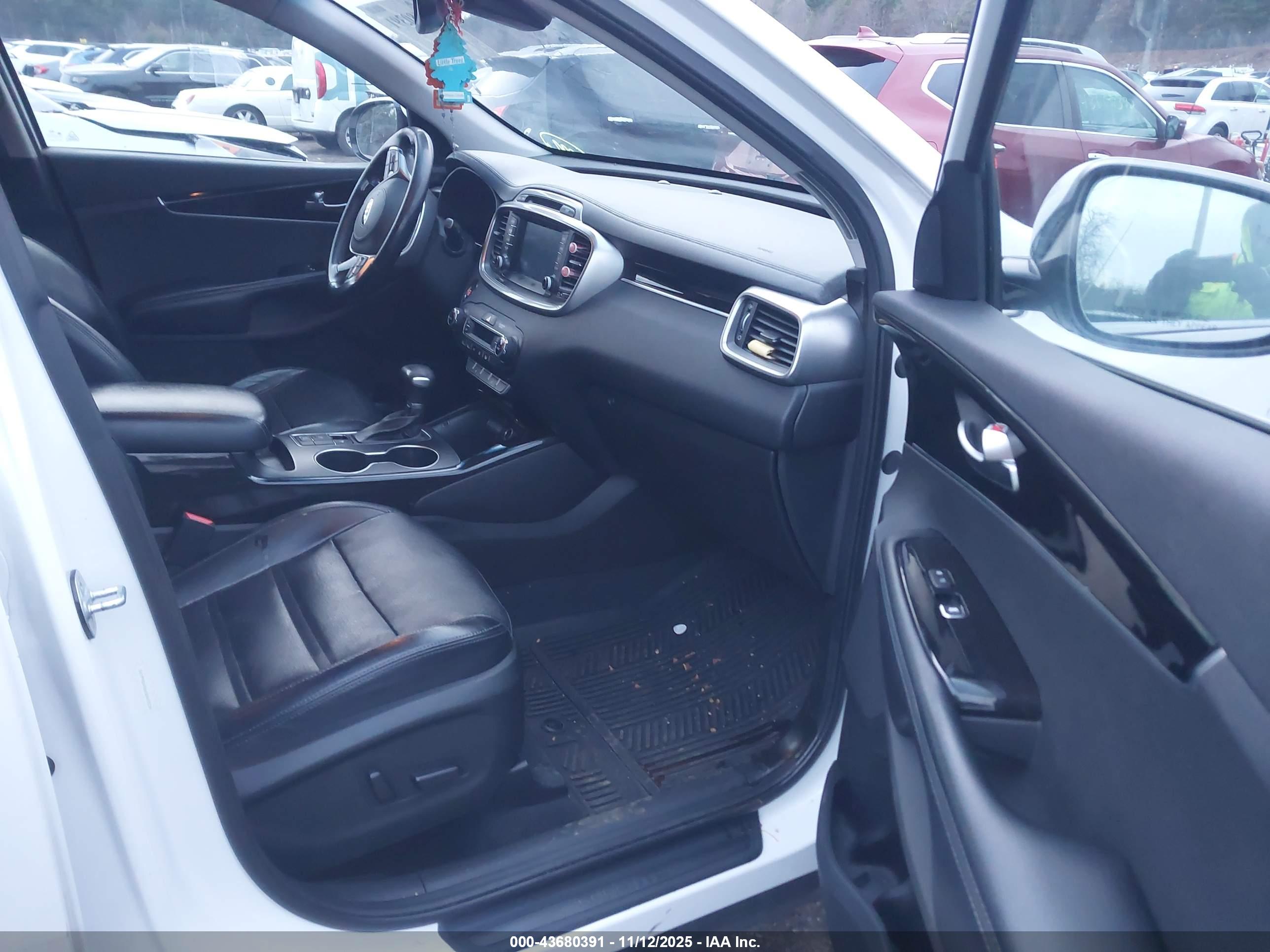 KIA SORENTO image 5