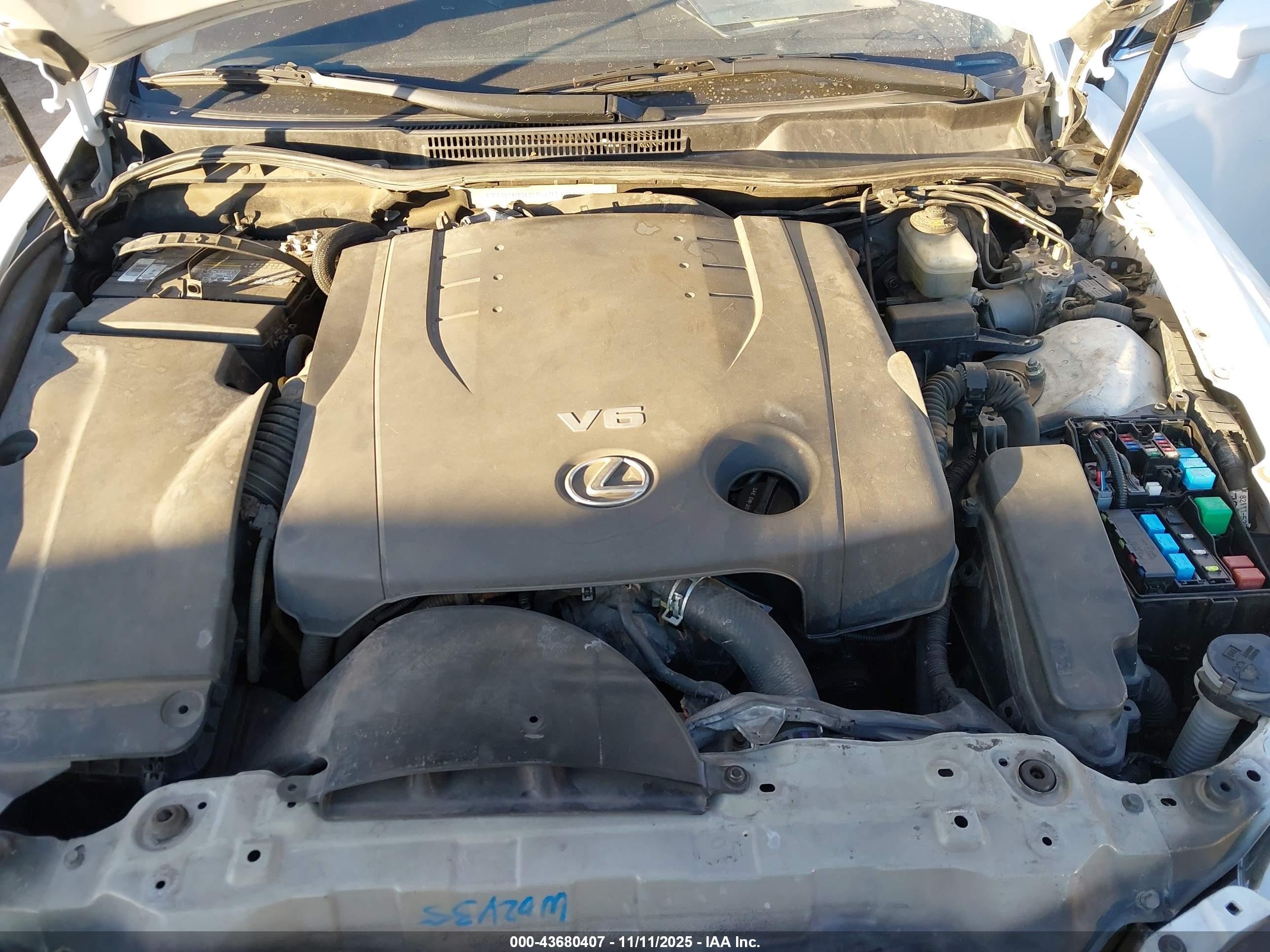 LEXUS IS image 10