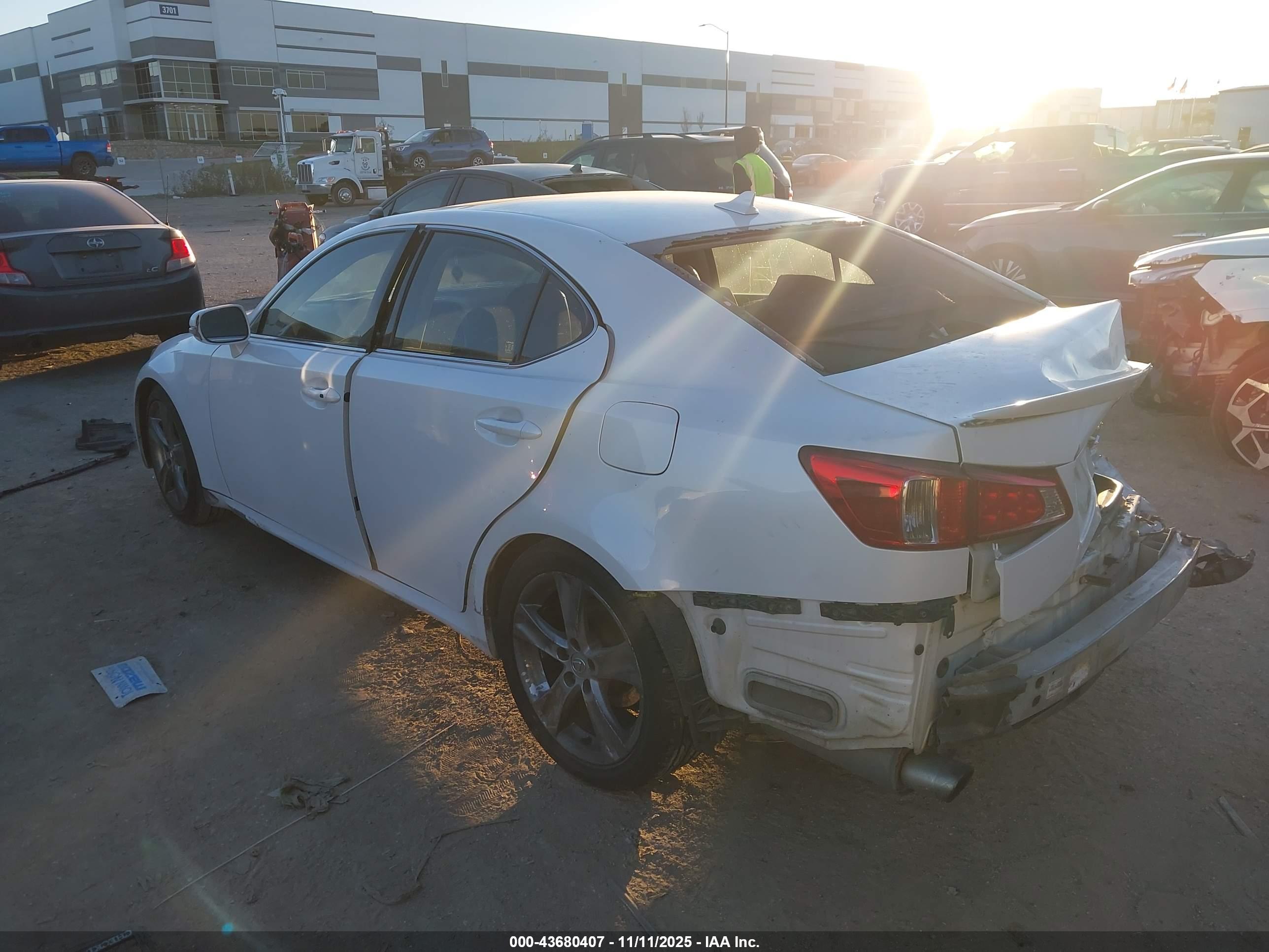LEXUS IS image 3