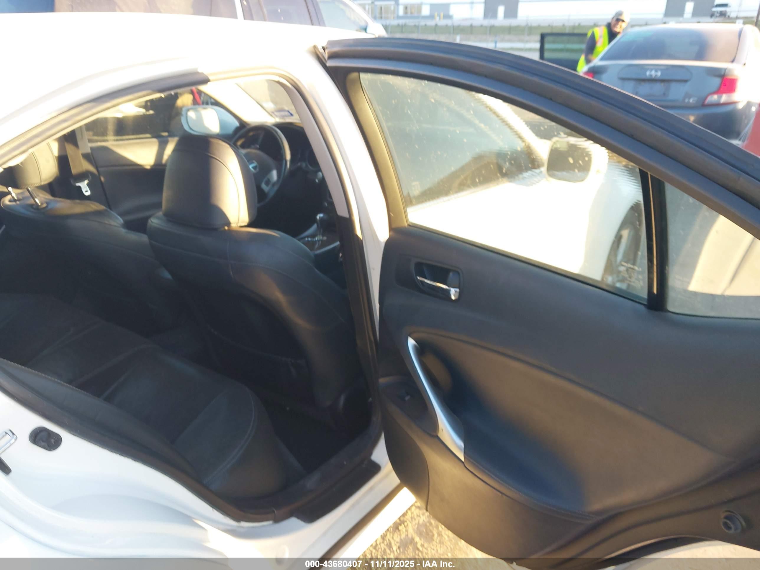LEXUS IS image 8