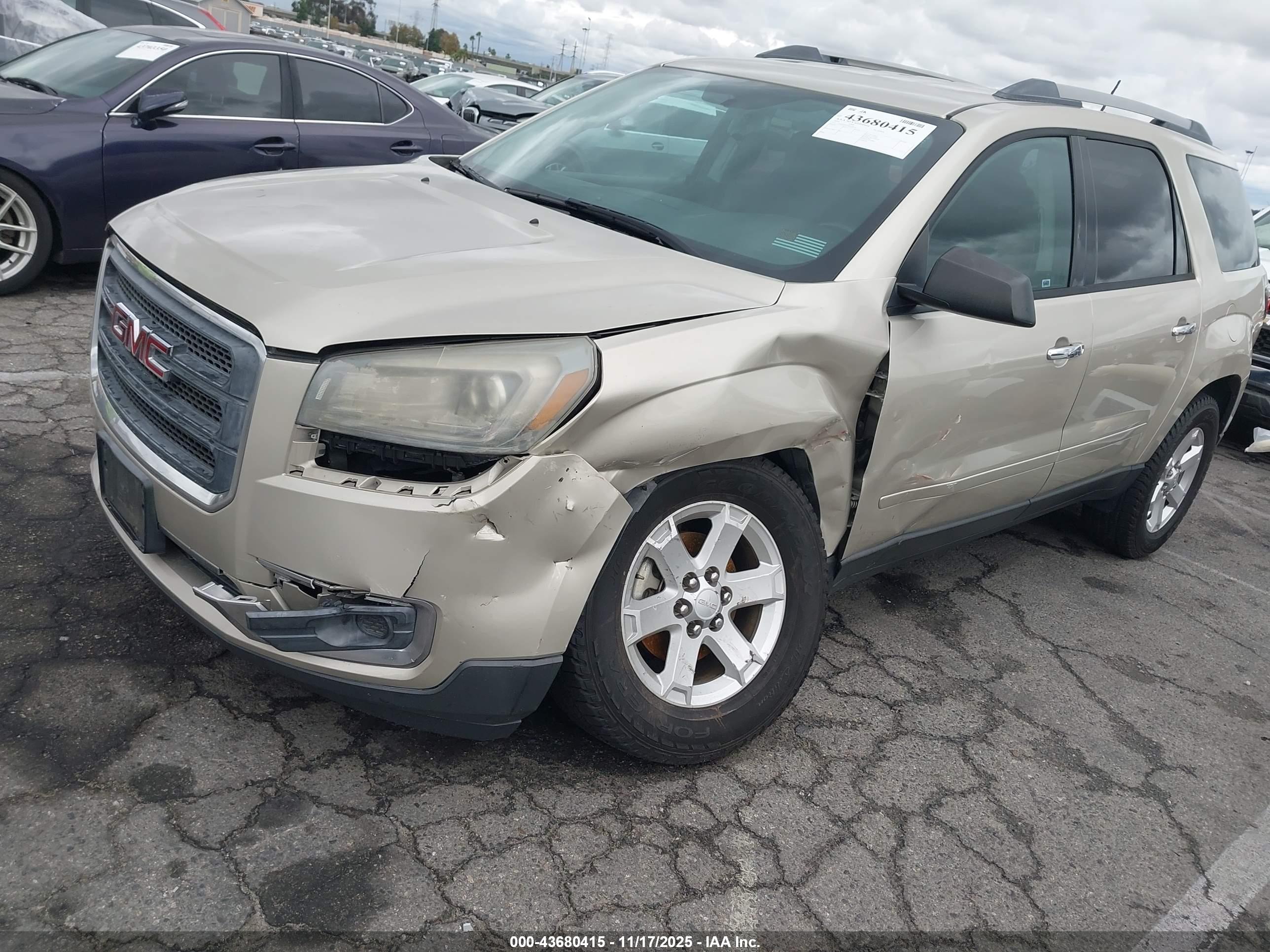 GMC ACADIA image 2