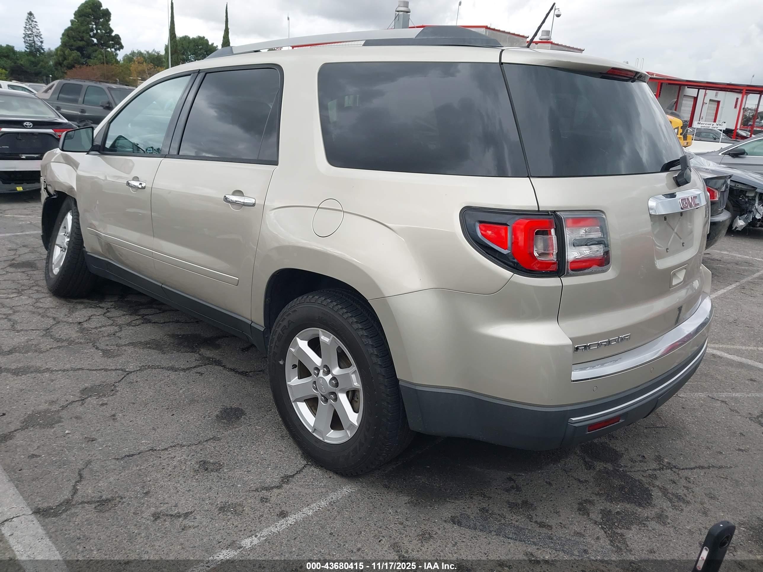GMC ACADIA image 3