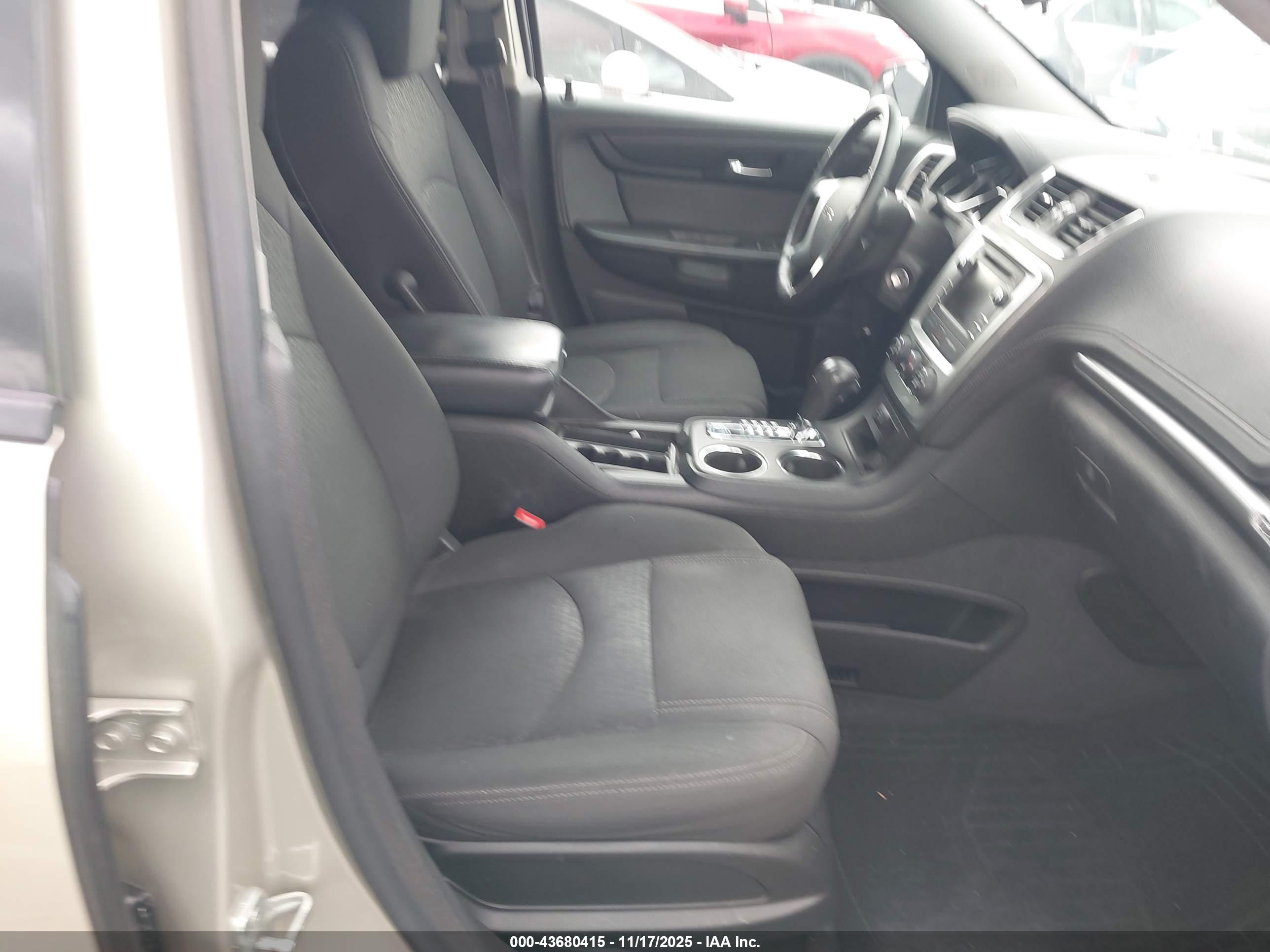 GMC ACADIA image 5