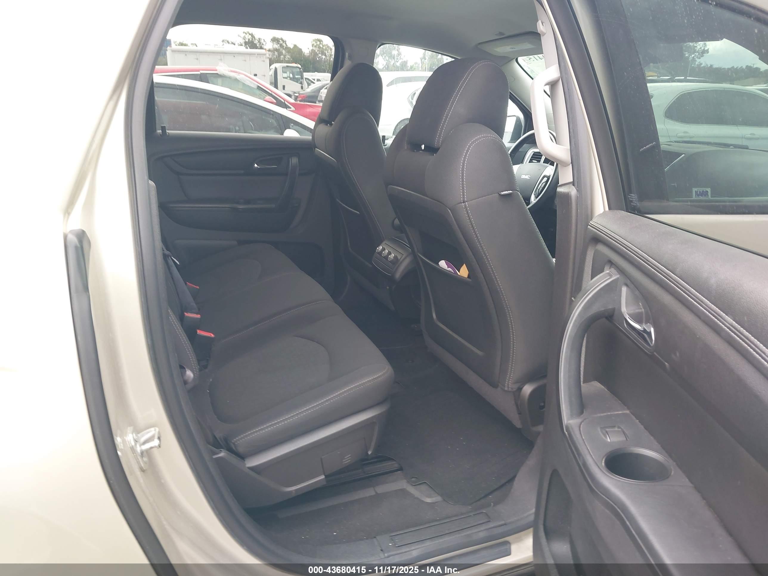 GMC ACADIA image 8