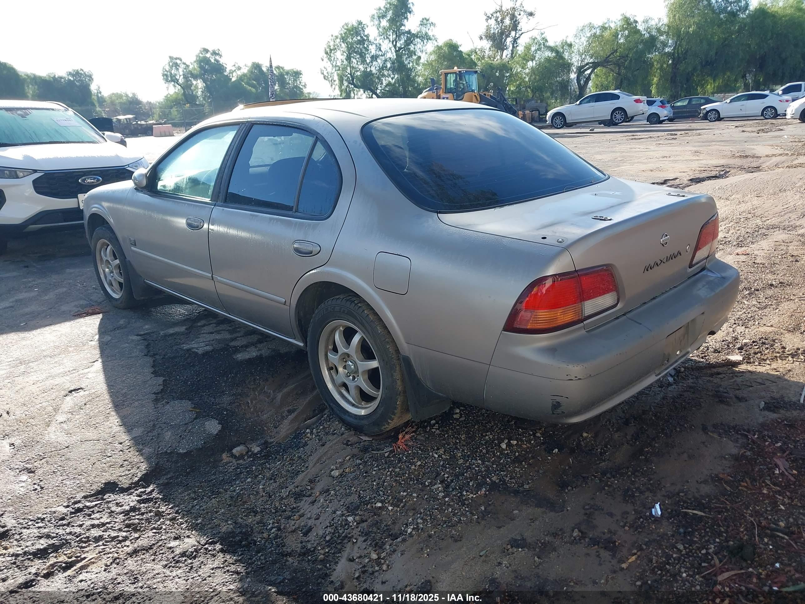 NISSAN MAXIMA image 3