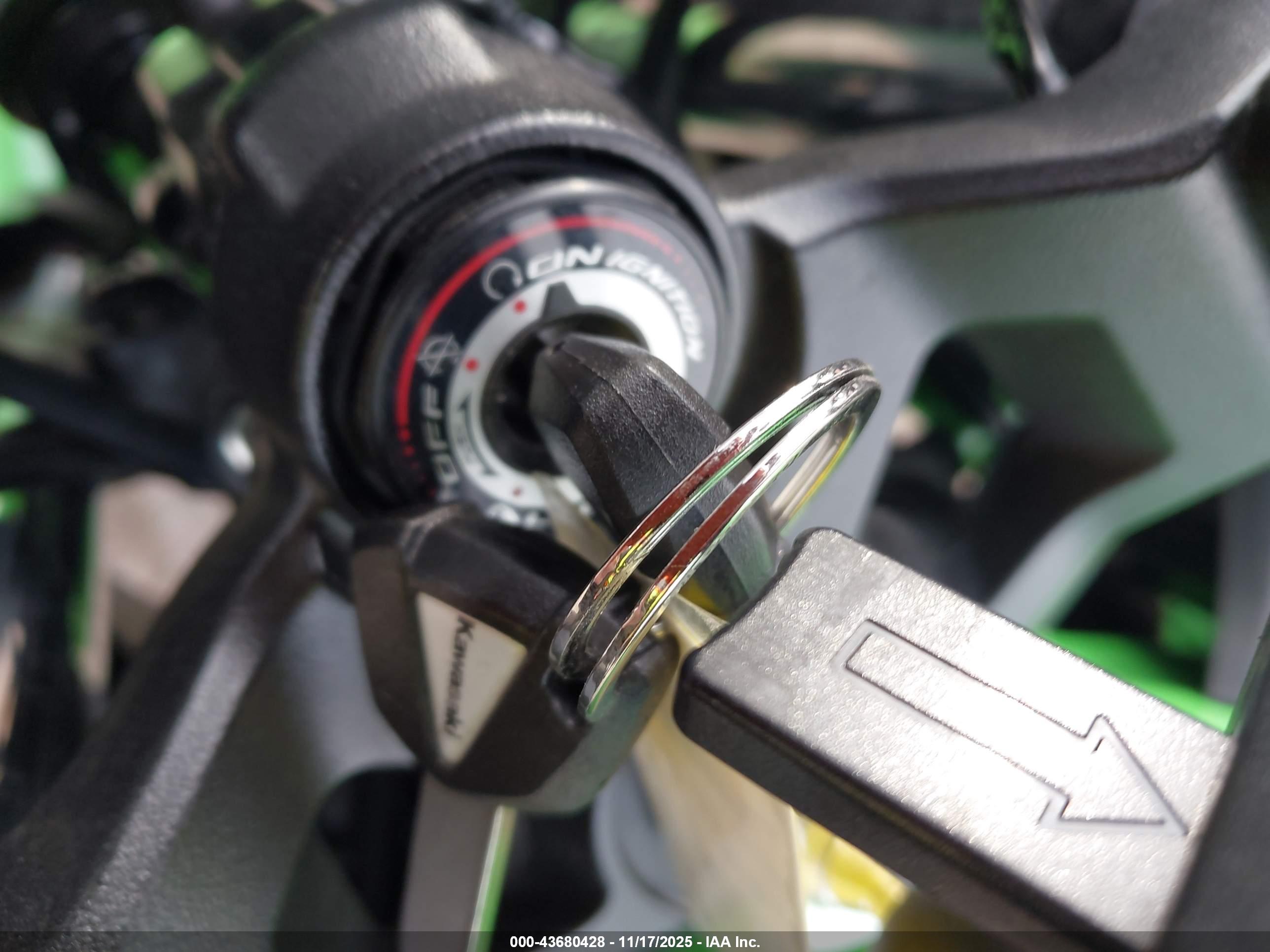 KAWASAKI EX500 image 11