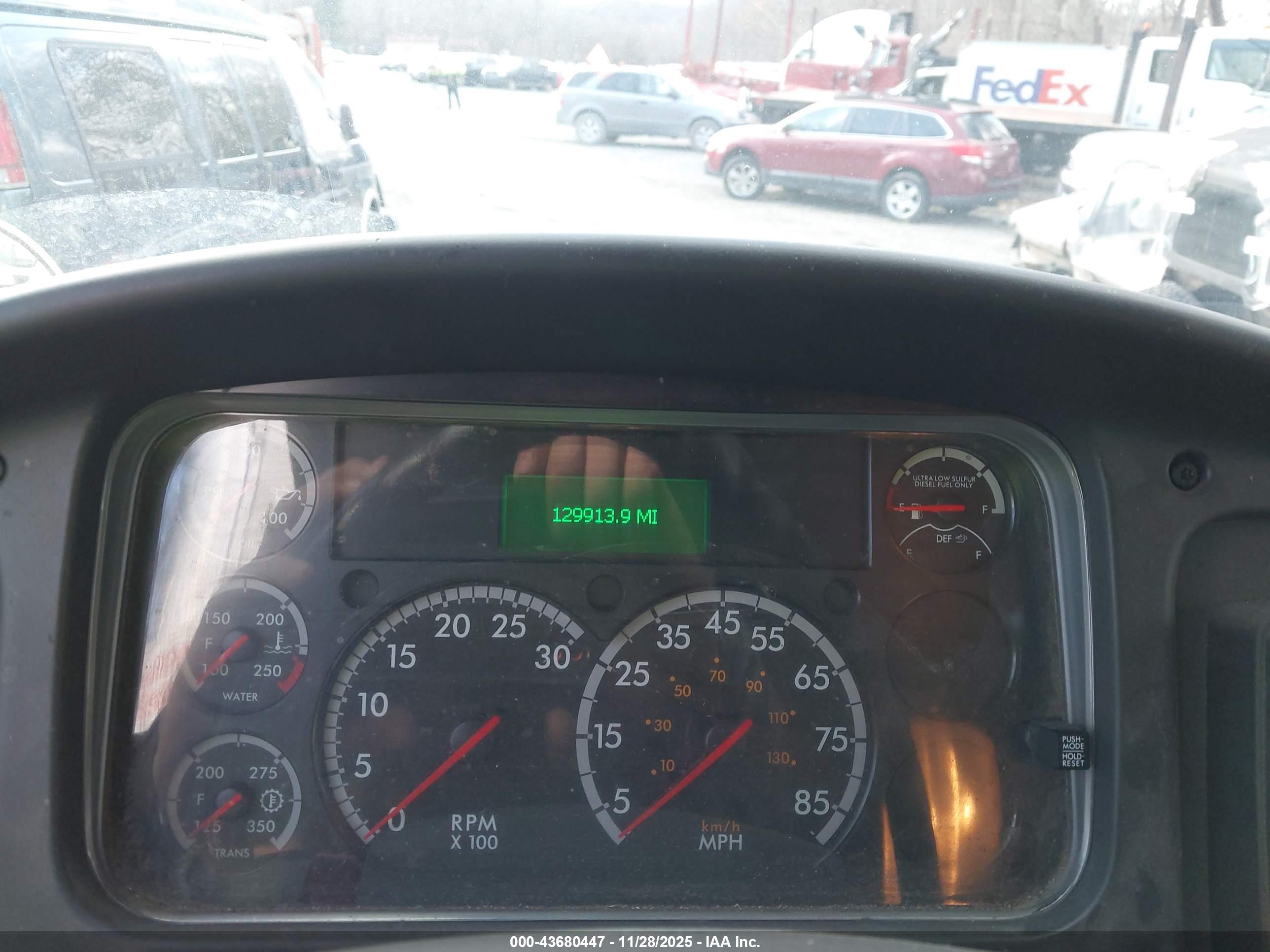 FREIGHTLINER M2 image 6