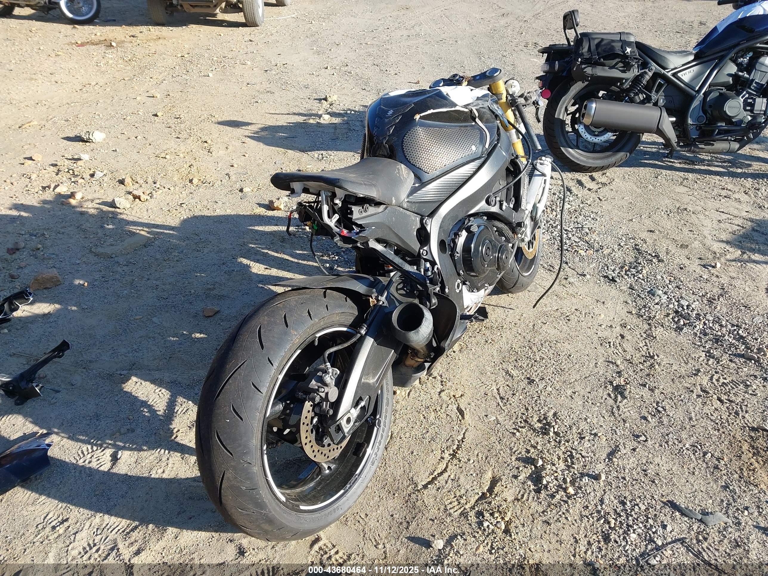 SUZUKI GSX-R750 image 4