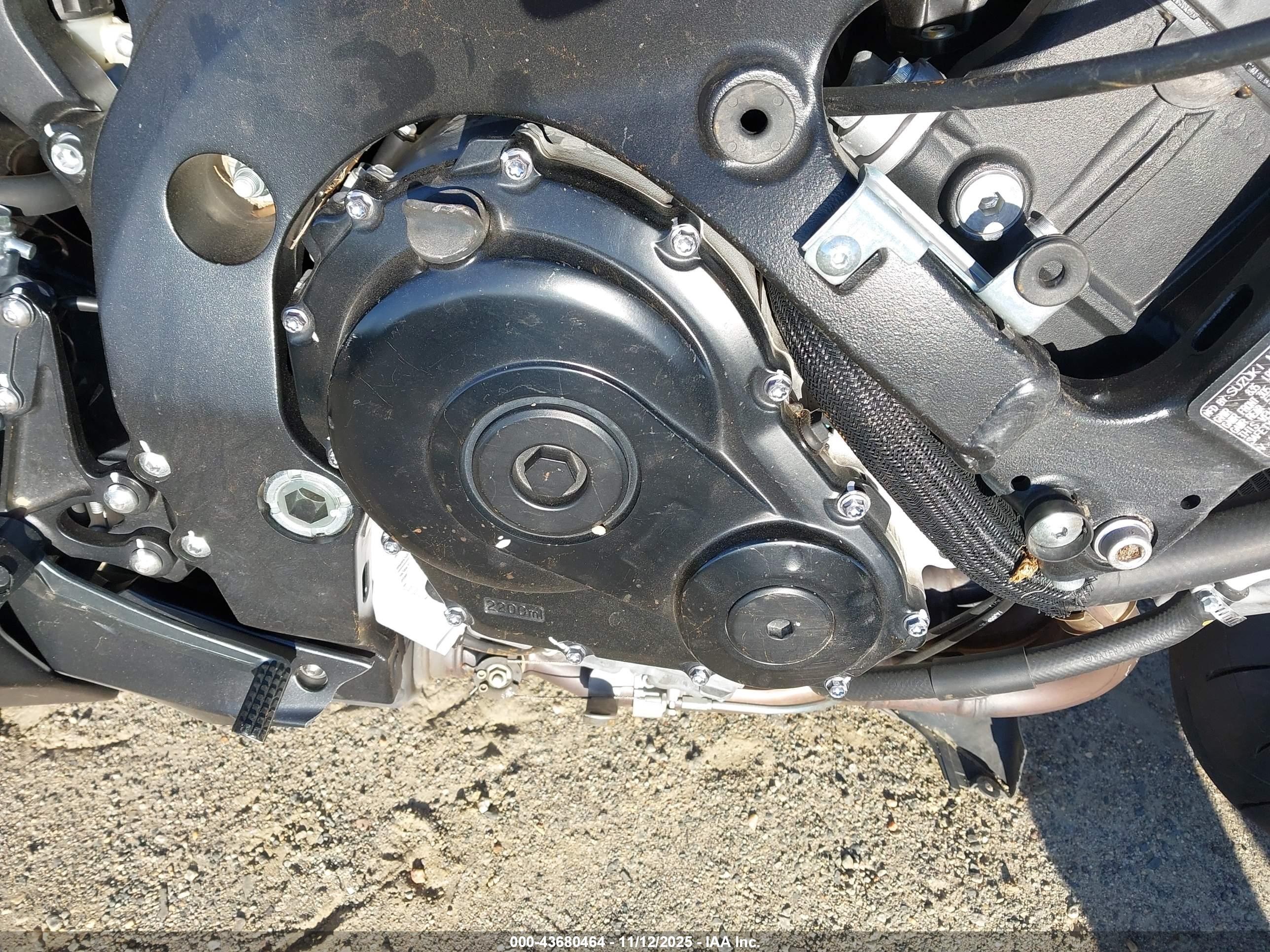 SUZUKI GSX-R750 image 8