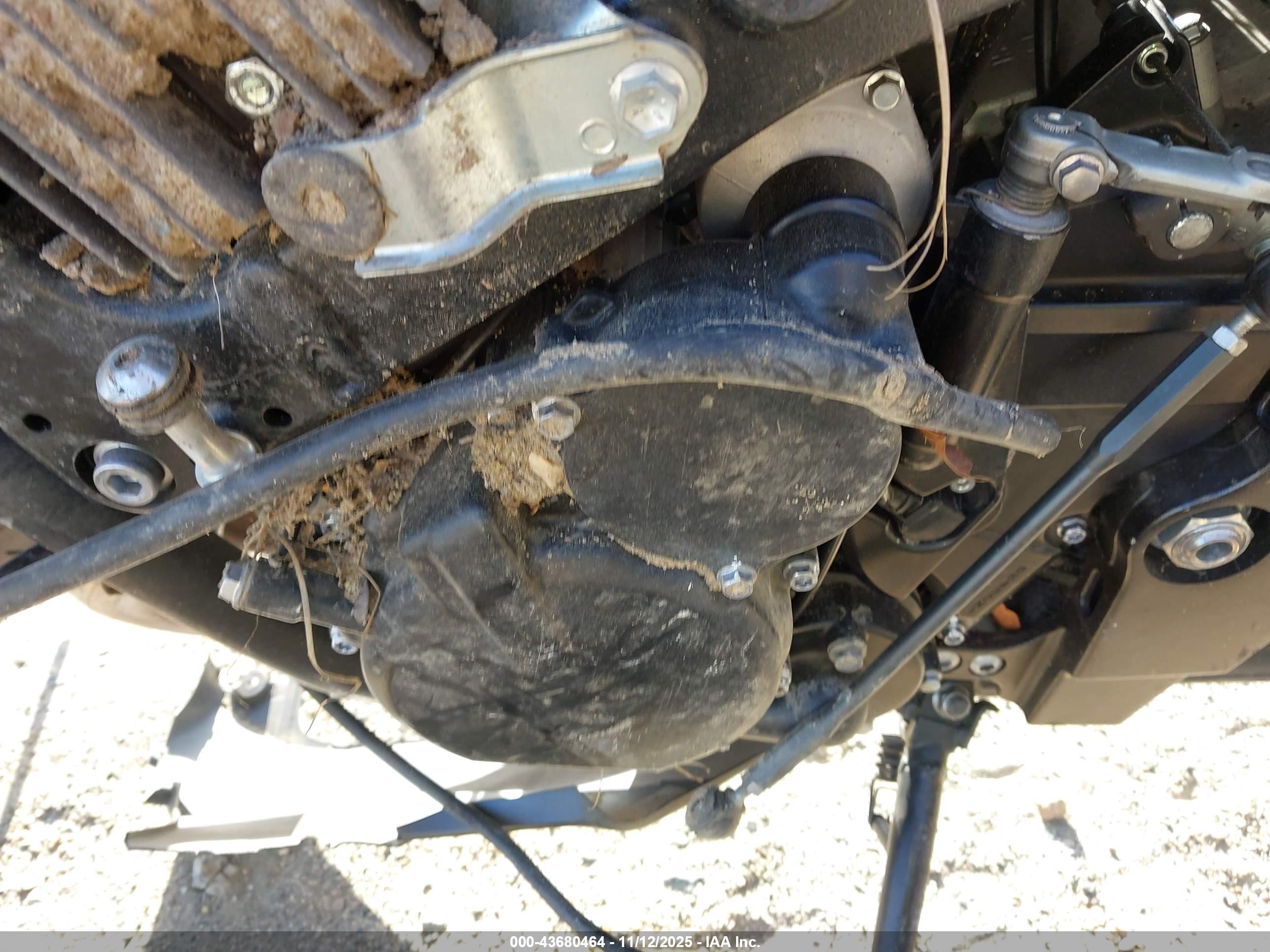SUZUKI GSX-R750 image 9