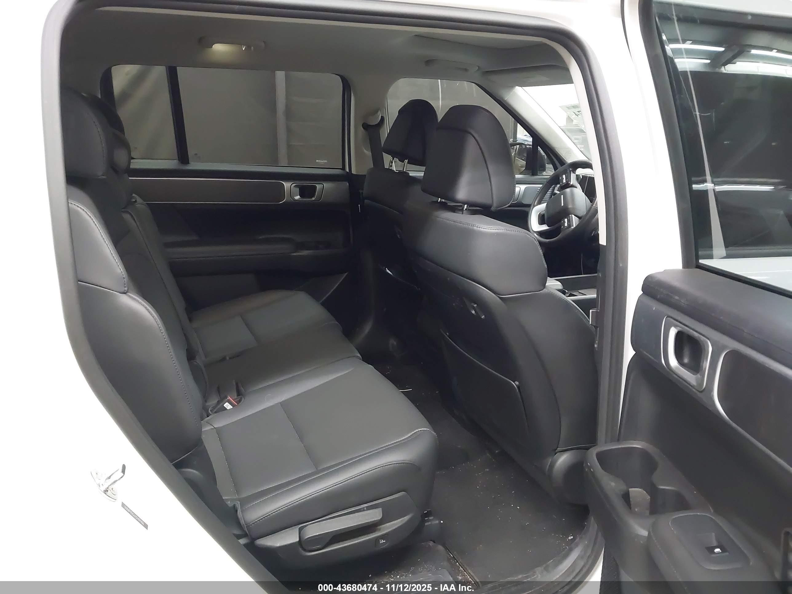 HYUNDAI SANTA image 8