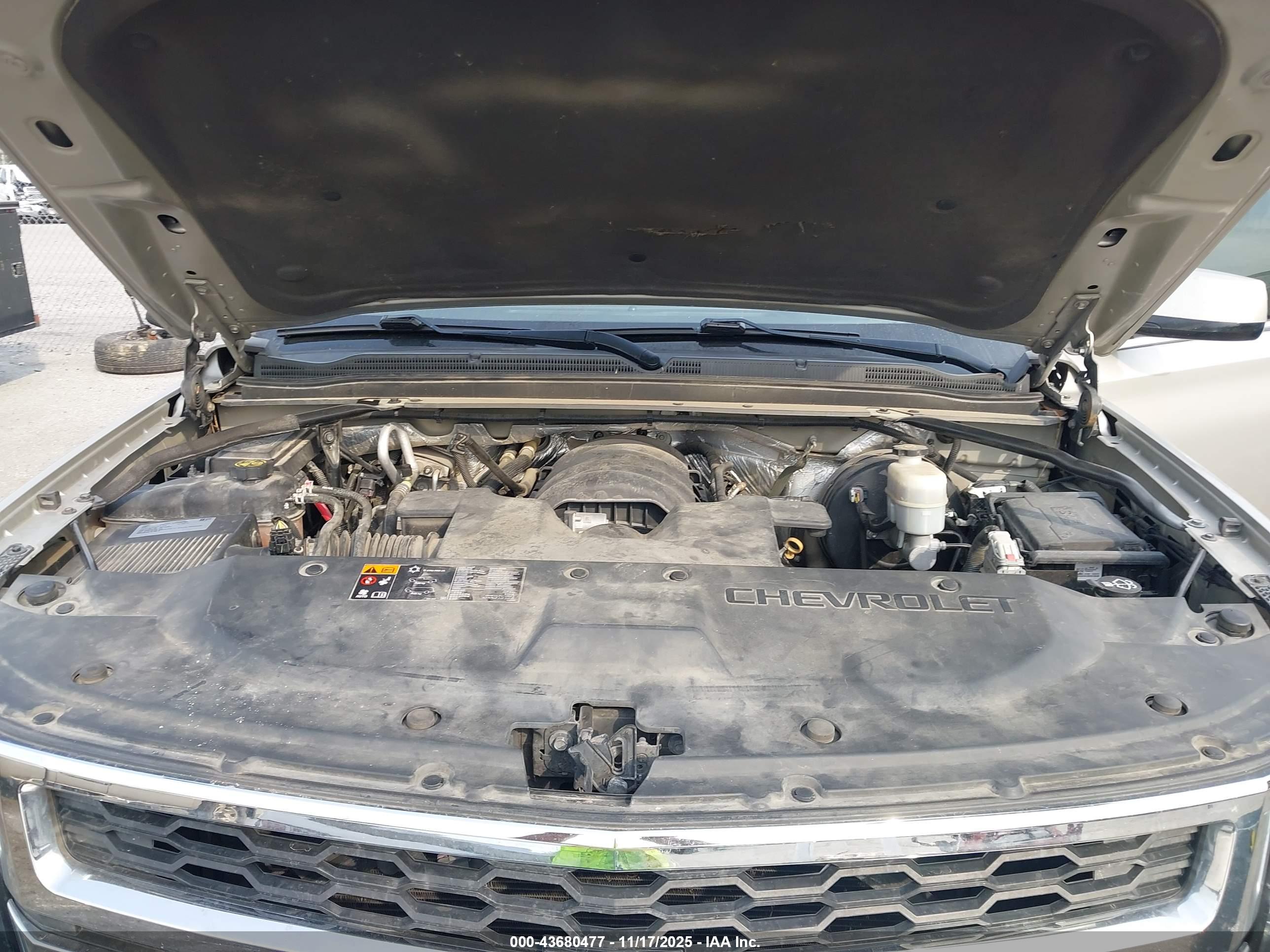 CHEVROLET SUBURBAN image 10
