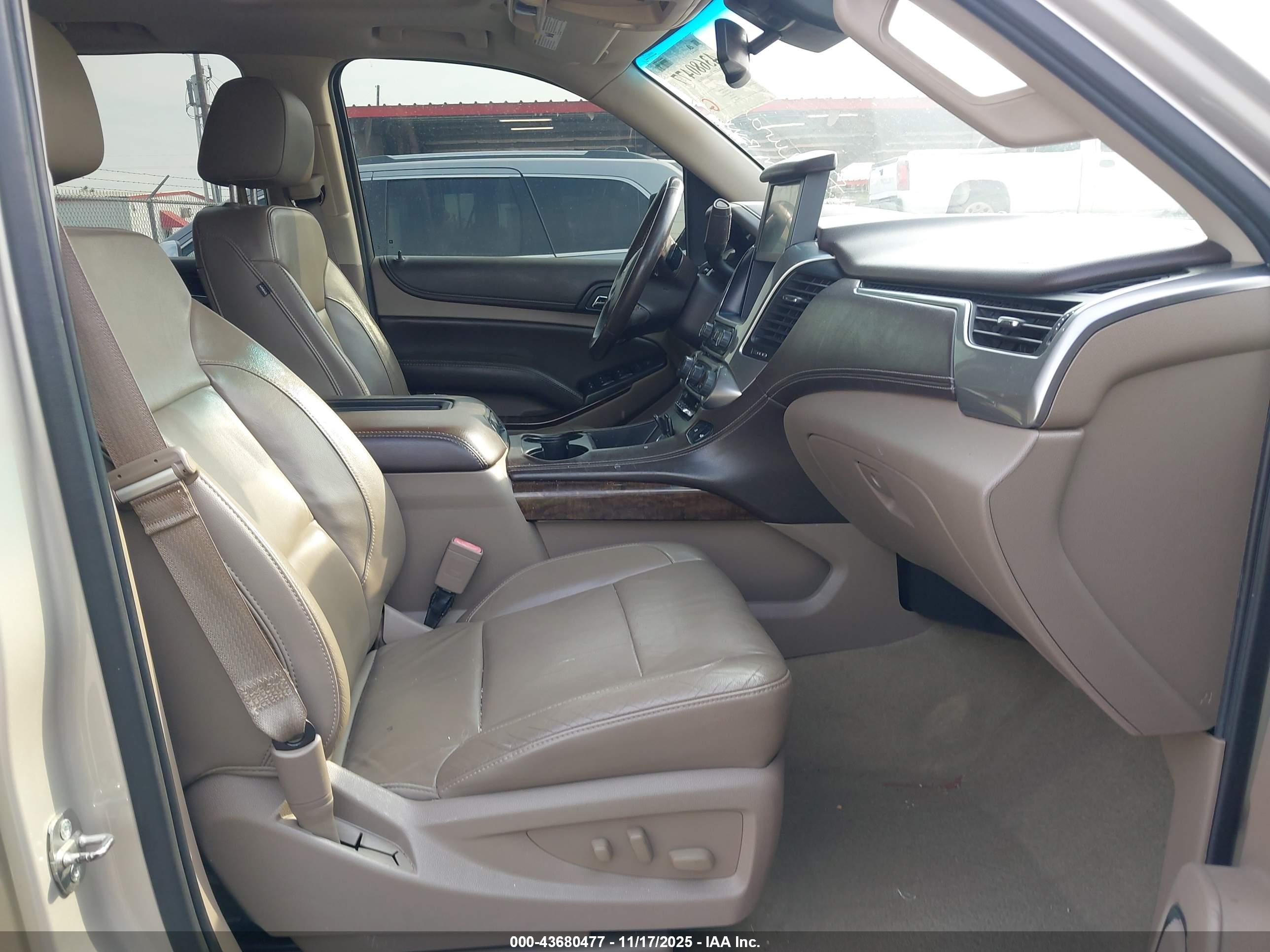 CHEVROLET SUBURBAN image 5