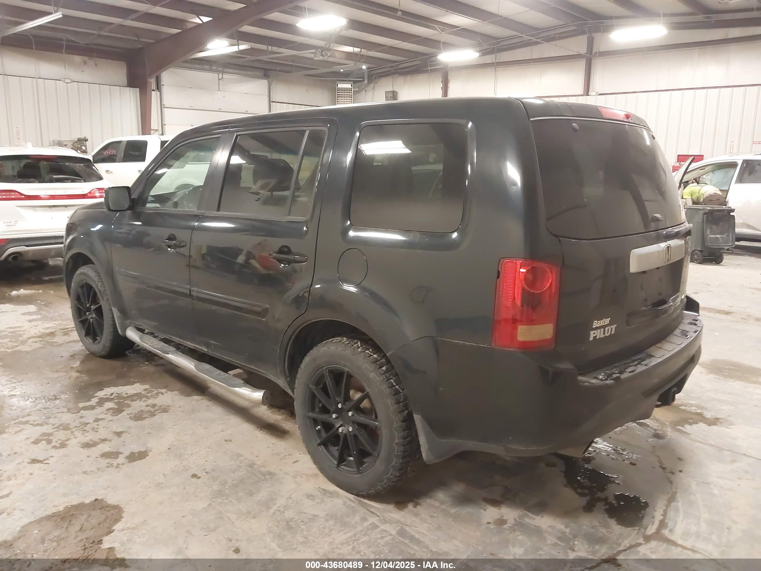HONDA PILOT image 3