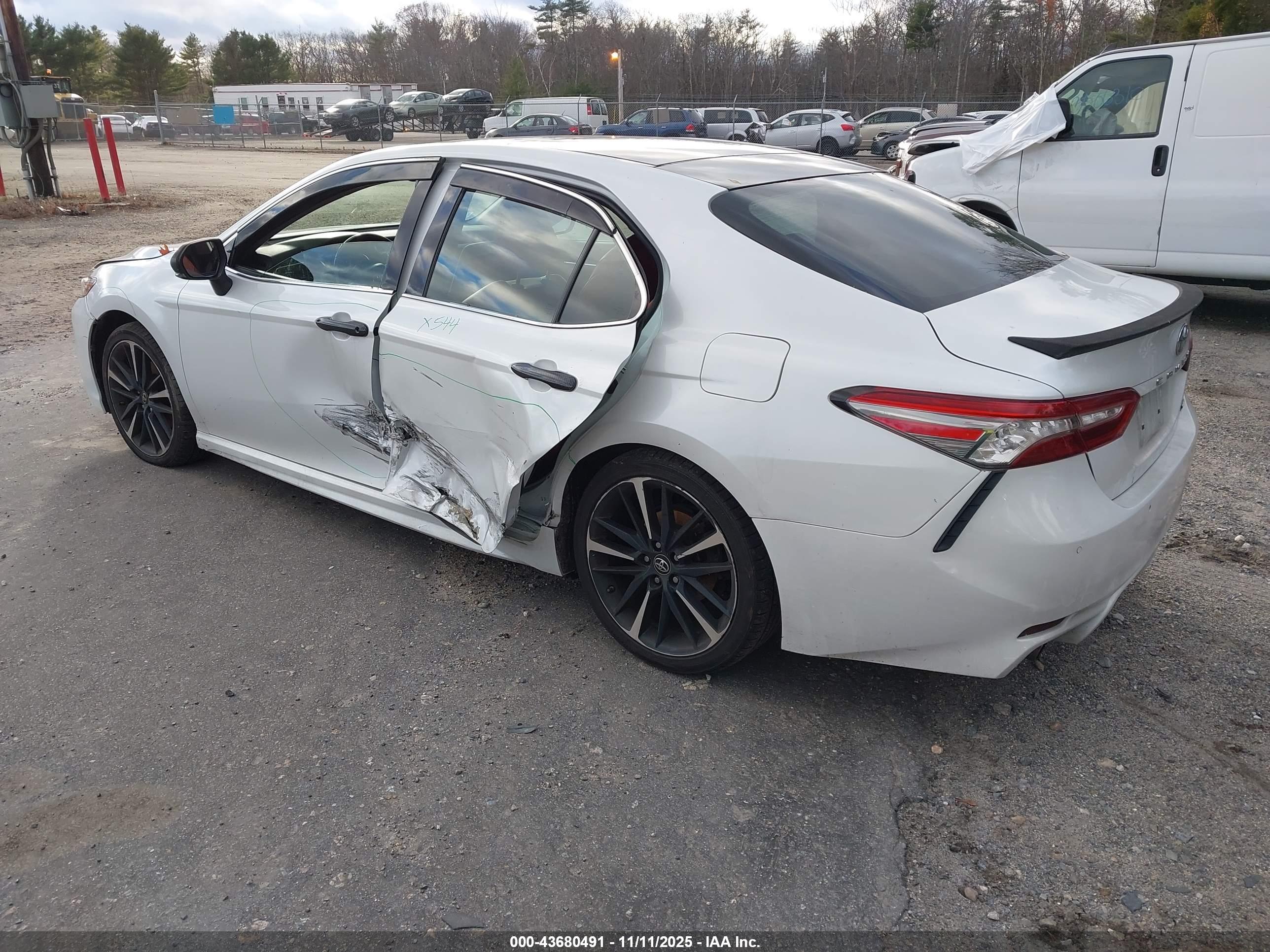 TOYOTA CAMRY image 3