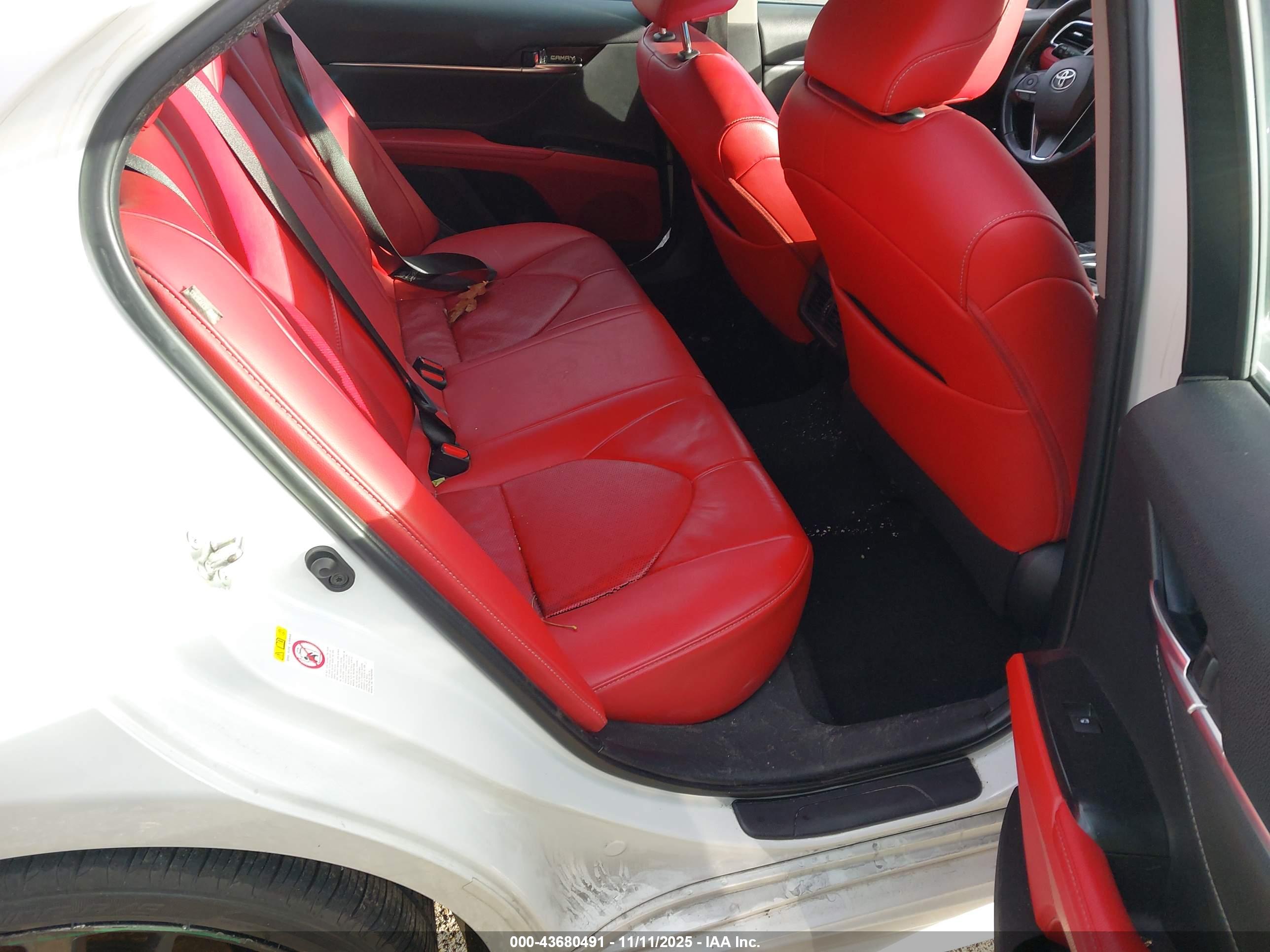 TOYOTA CAMRY image 8