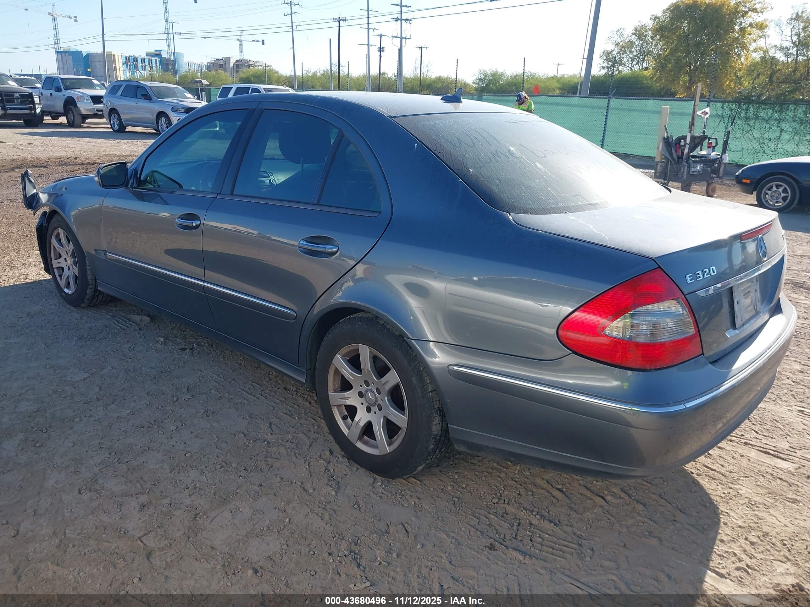 MERCEDES-BENZ E image 3