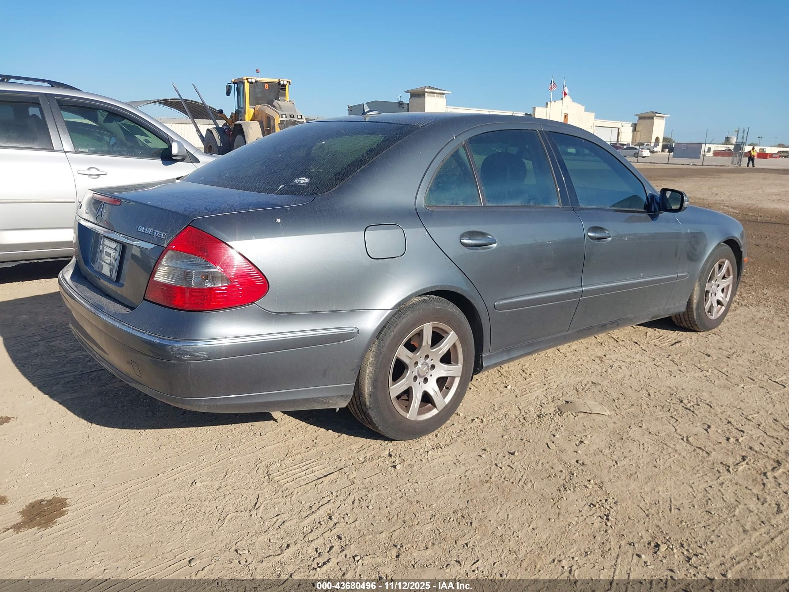 MERCEDES-BENZ E image 4