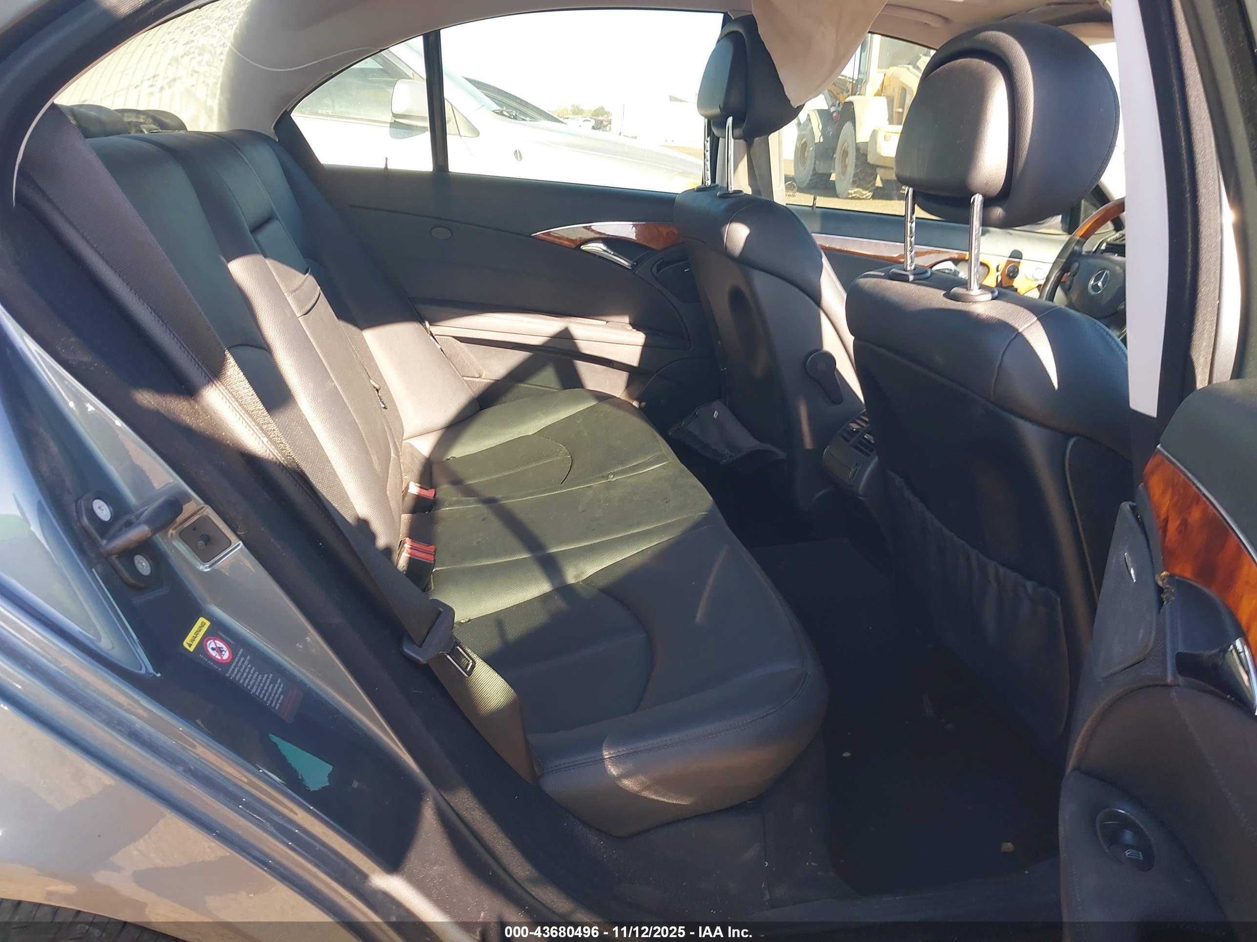 MERCEDES-BENZ E image 8