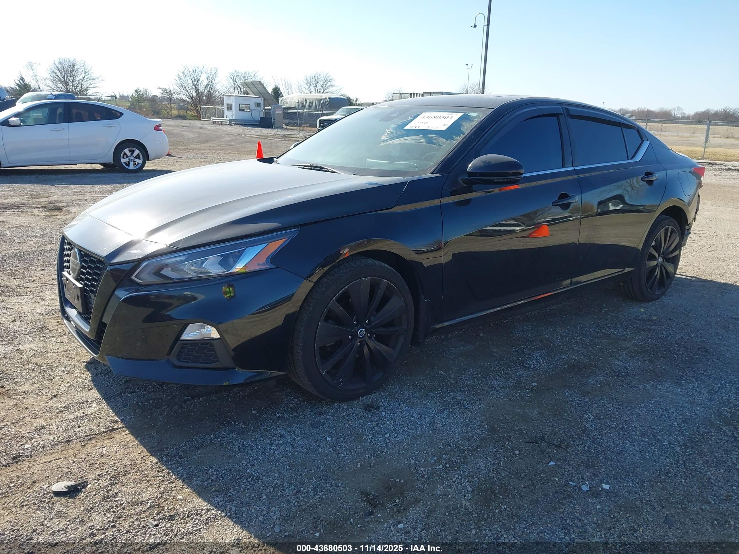 NISSAN ALTIMA image 2