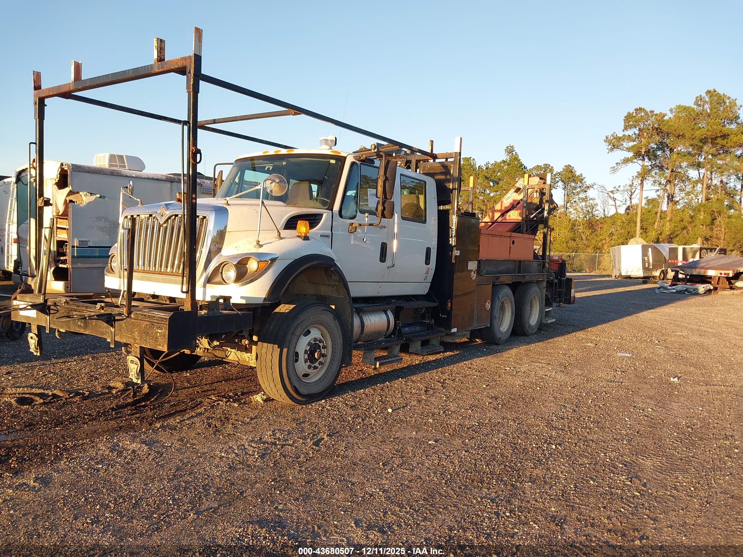 INTERNATIONAL 7000 image 2
