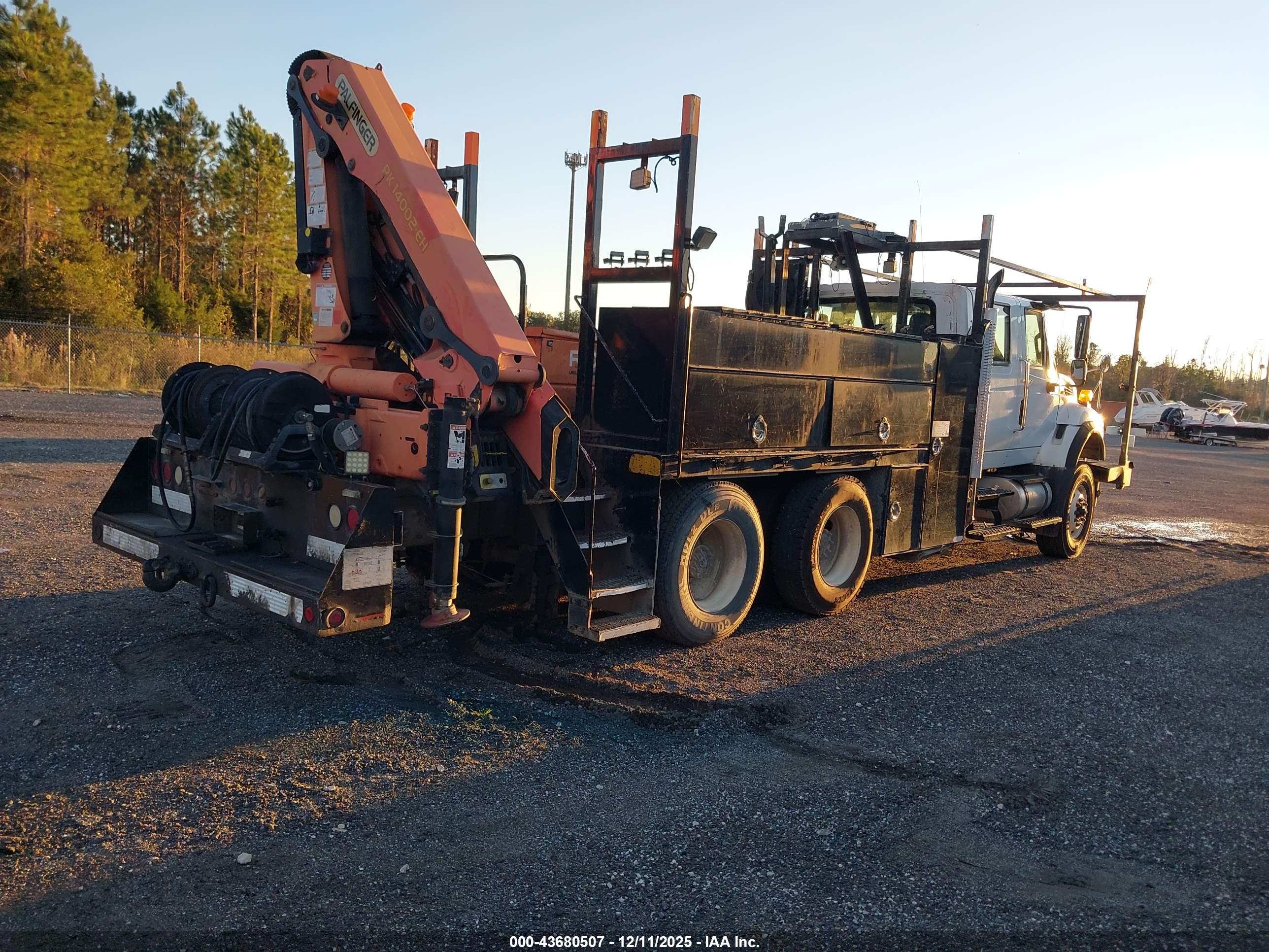INTERNATIONAL 7000 image 4
