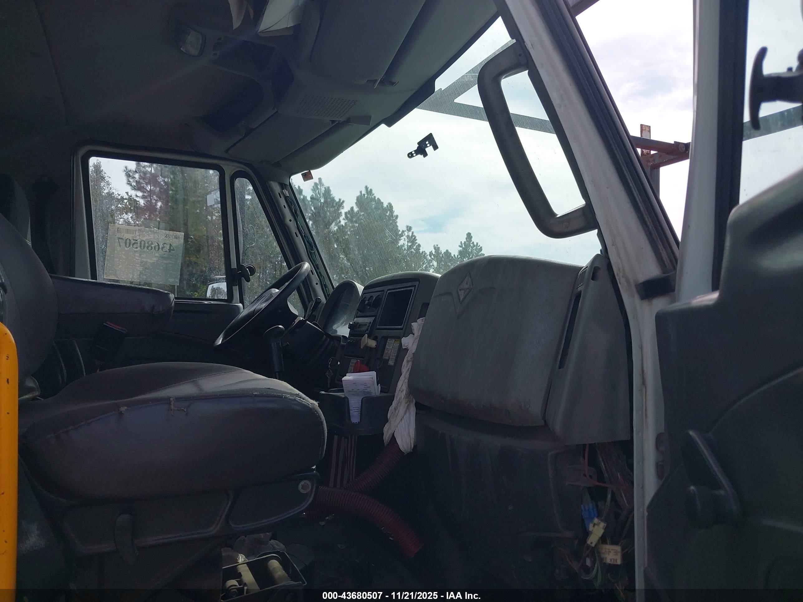 INTERNATIONAL 7000 image 7