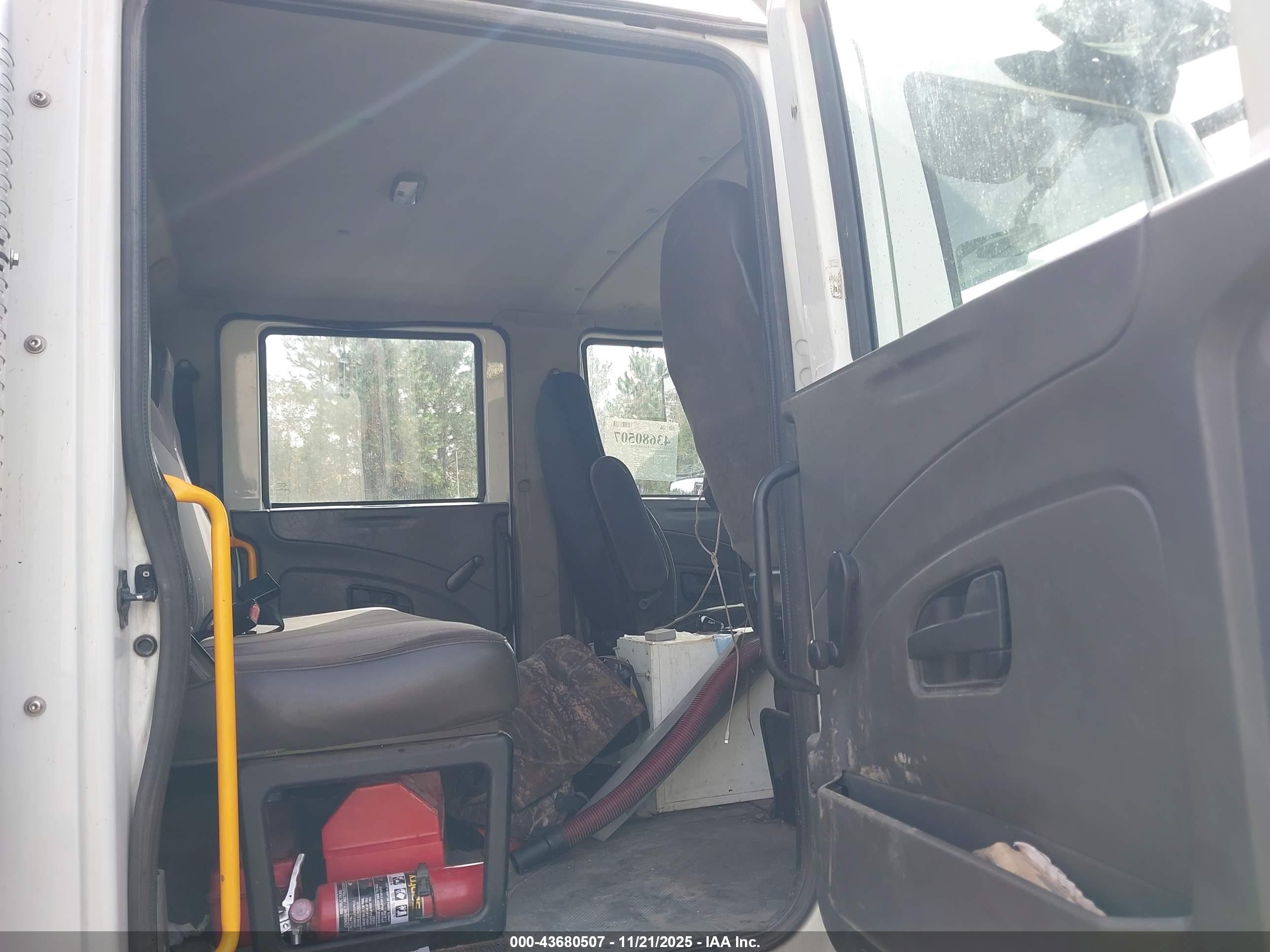 INTERNATIONAL 7000 image 8