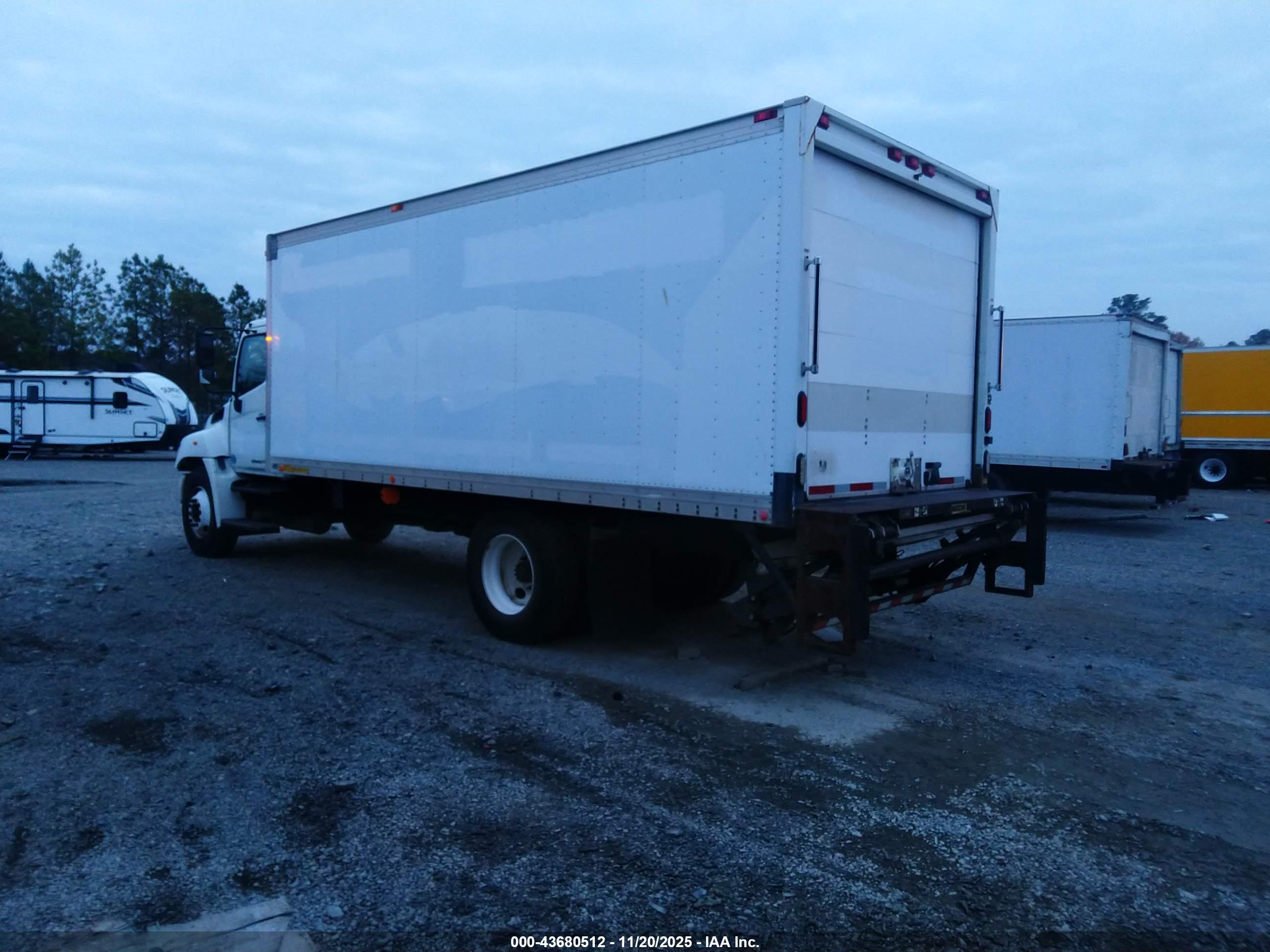 HINO 258/268 image 3