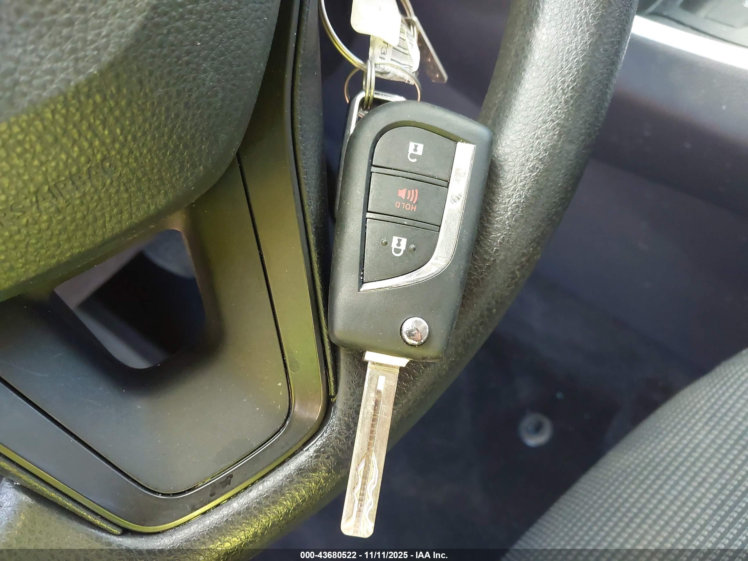 TOYOTA RAV4 image 11