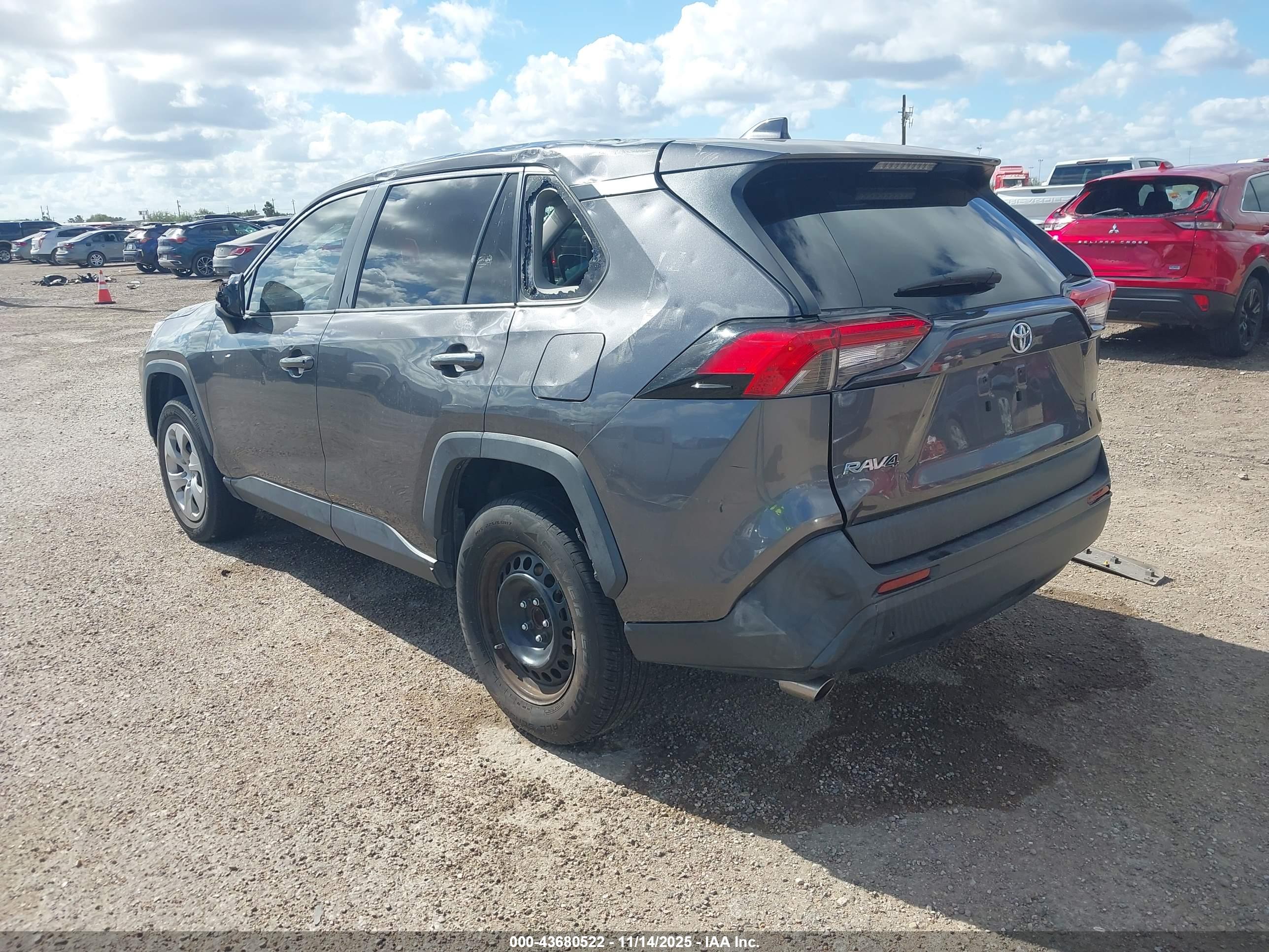 TOYOTA RAV4 image 3