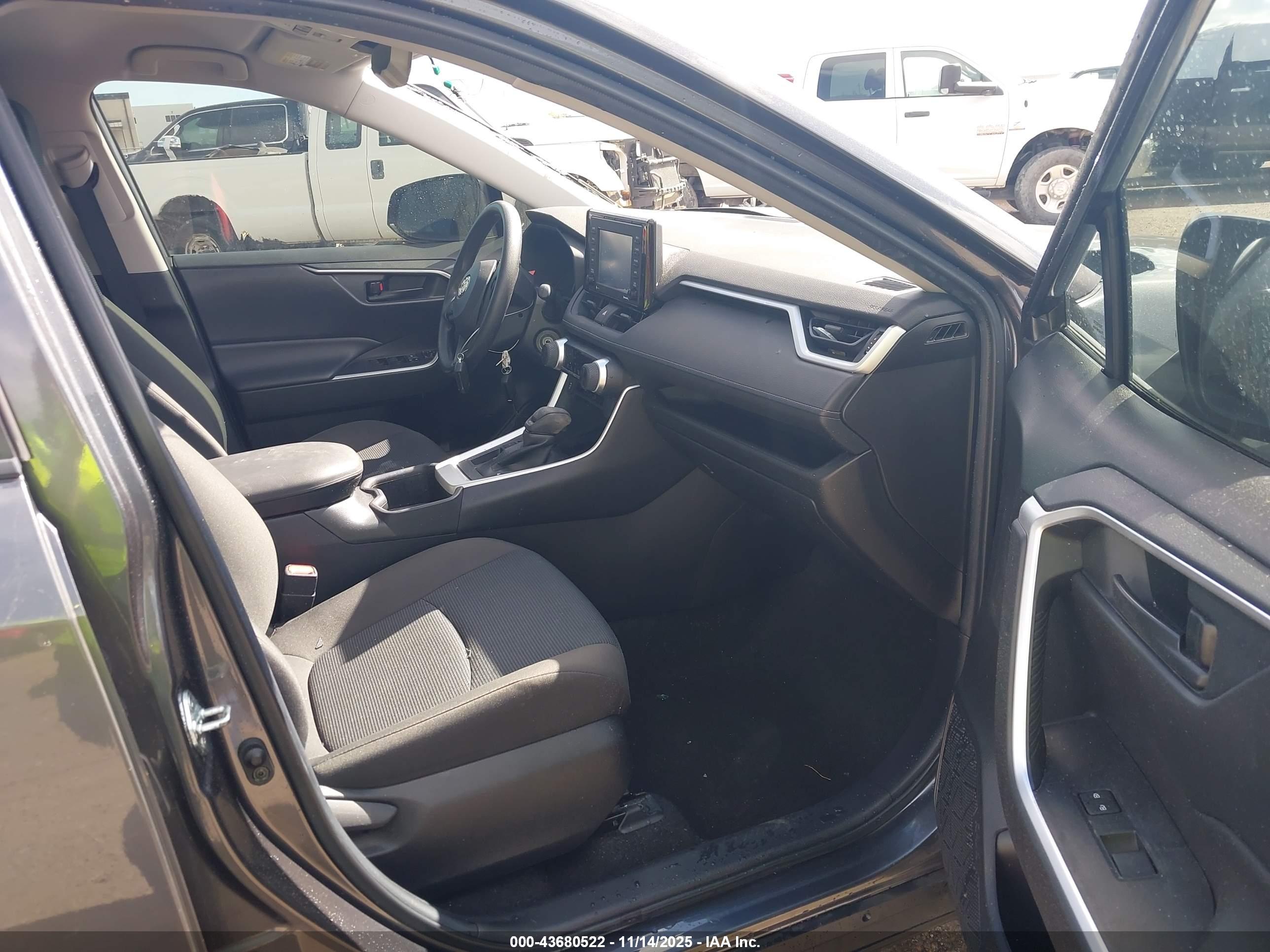 TOYOTA RAV4 image 5