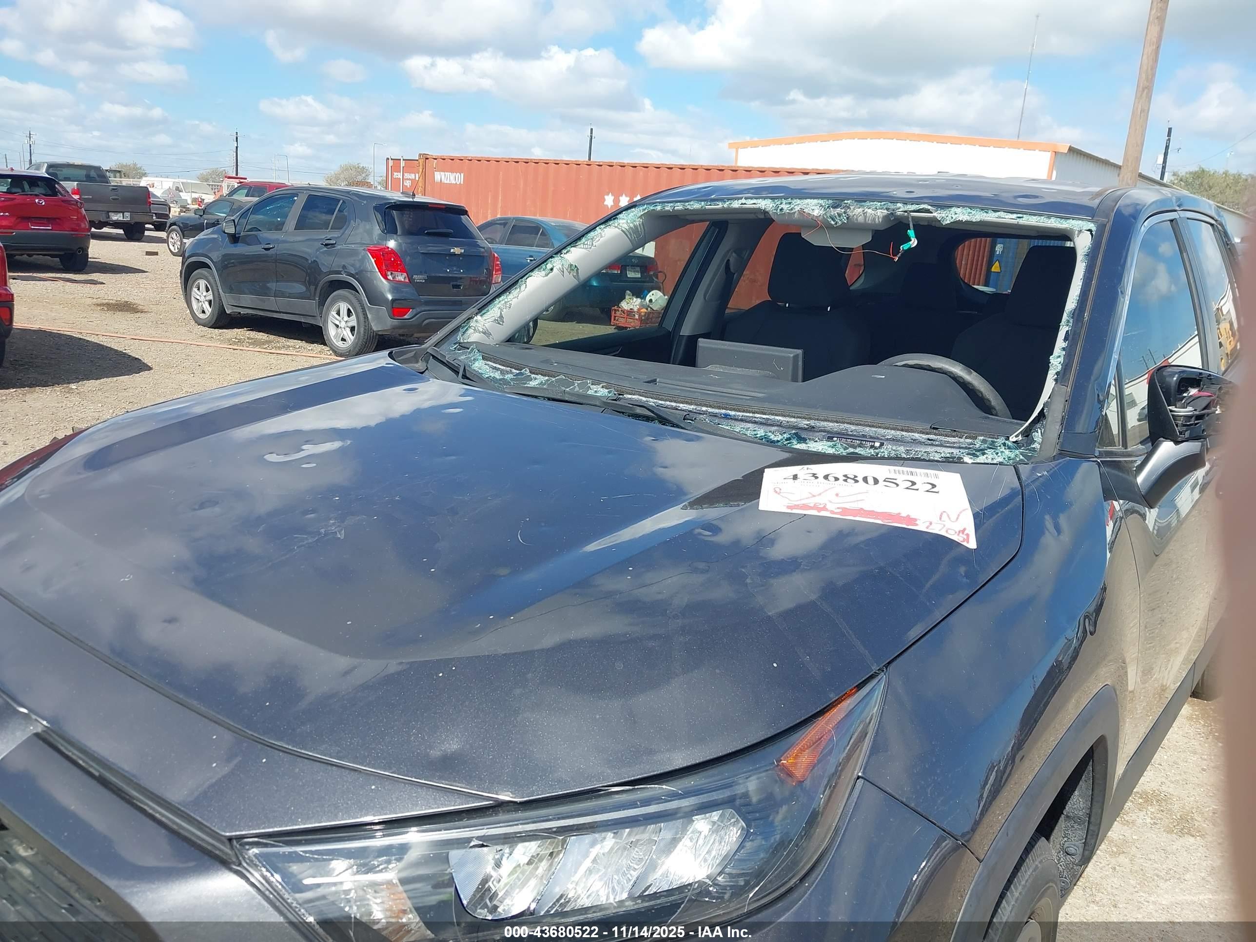 TOYOTA RAV4 image 6
