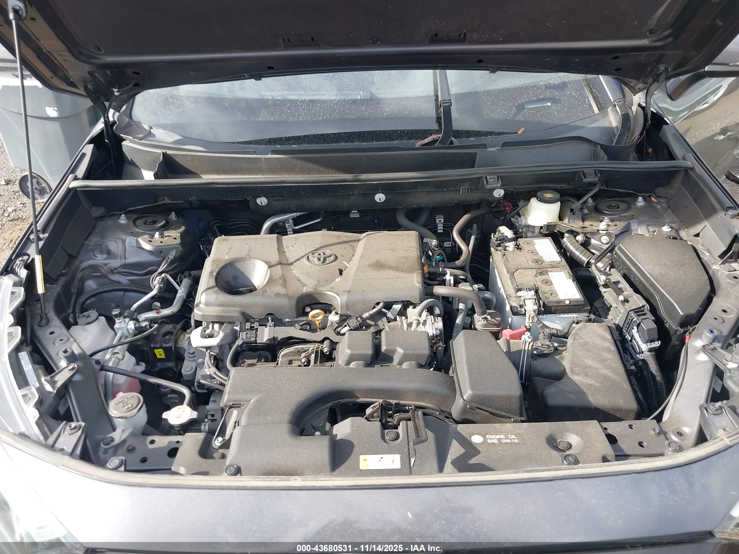TOYOTA RAV4 image 10