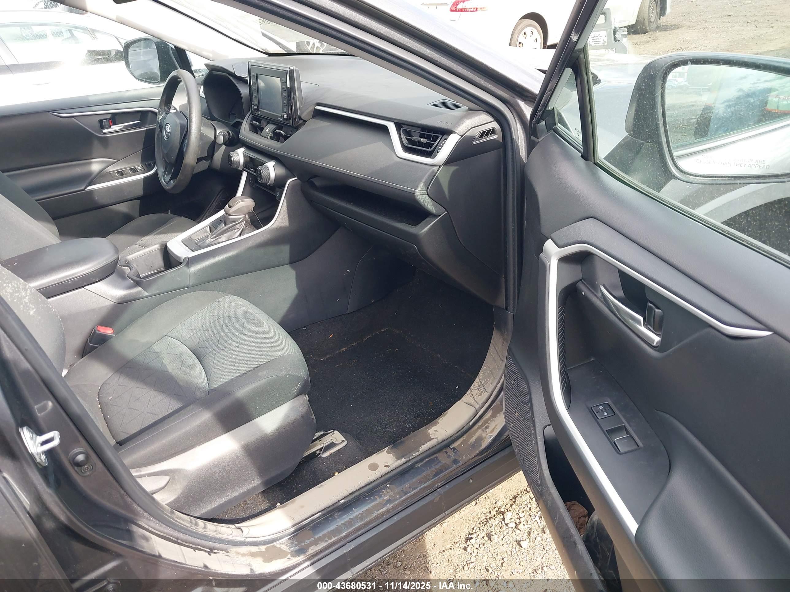 TOYOTA RAV4 image 5